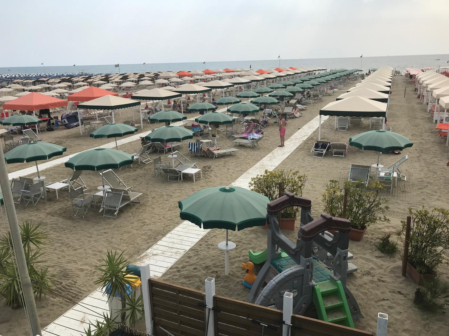 Azienda in vendita: Stabilimento balneare con concessione demaniale fino 2042 a Italia - Stabilimenti balneari - Immagine foto 2