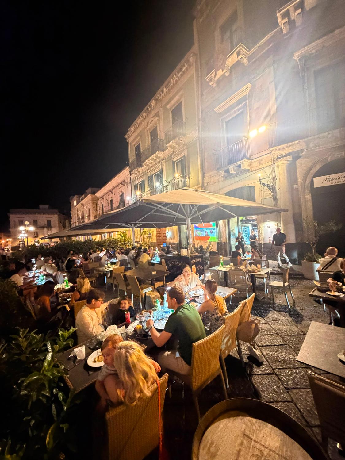 Azienda in vendita: Cedesi attività di ristorazione, pizzeria,bar, gelateria,catering a Italia - Ristoranti - Immagine principale