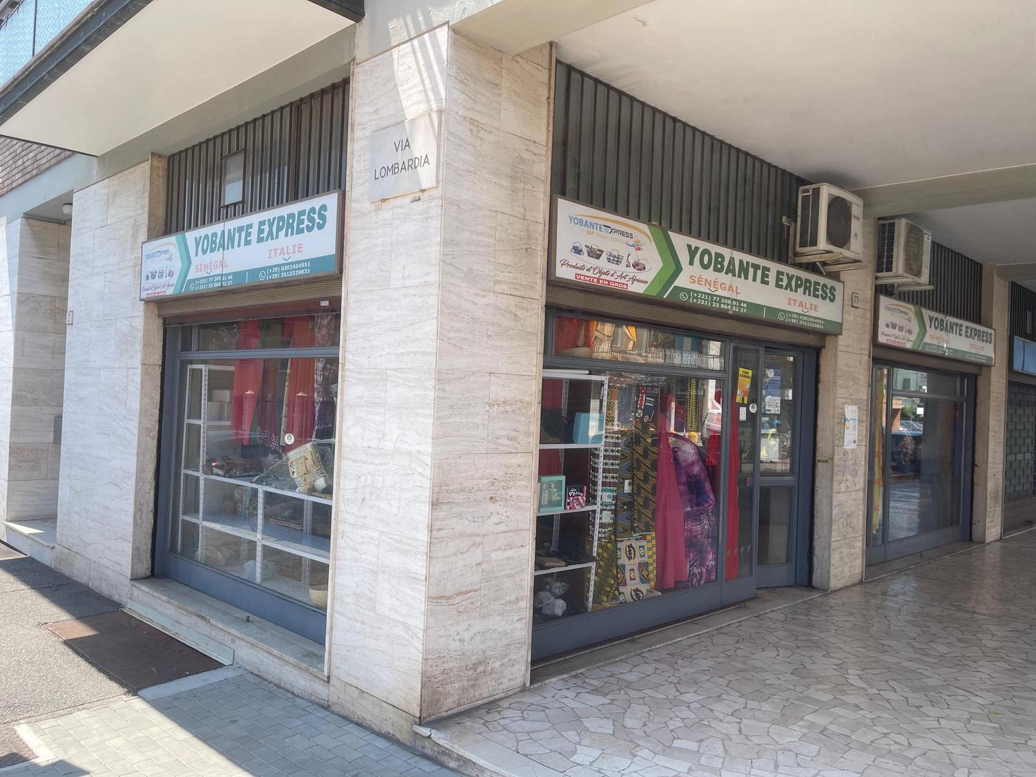Azienda in vendita: CEDESI ATTIVITÀ COMMERCIALE – BRESCIA  a Italia - Negozi - abbigliamento - Immagine foto 4