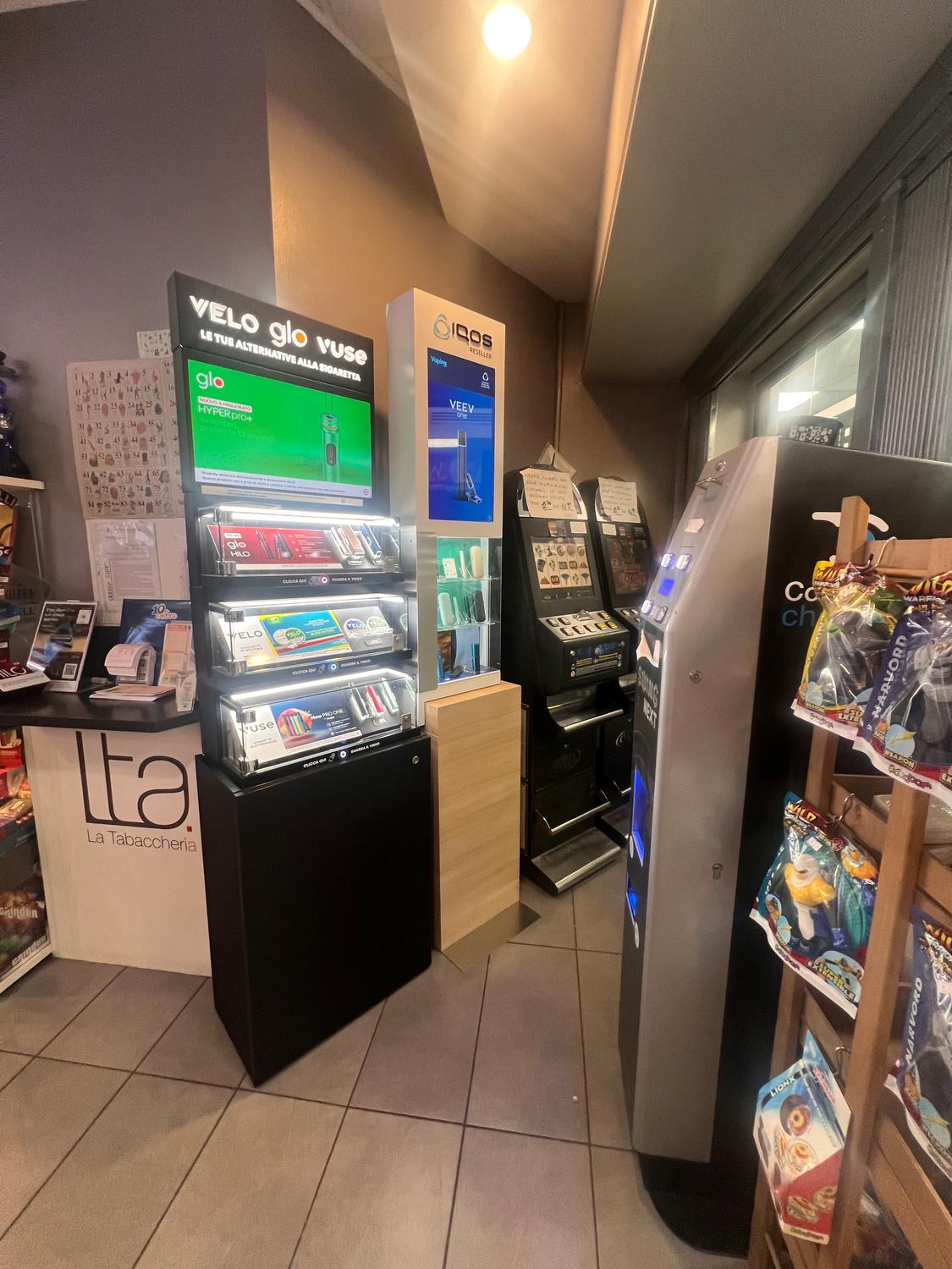 Azienda in vendita: Tabaccheria in piccolo centro commerciale in ristrutturazione  a Italia - Tabaccherie - Immagine foto 4