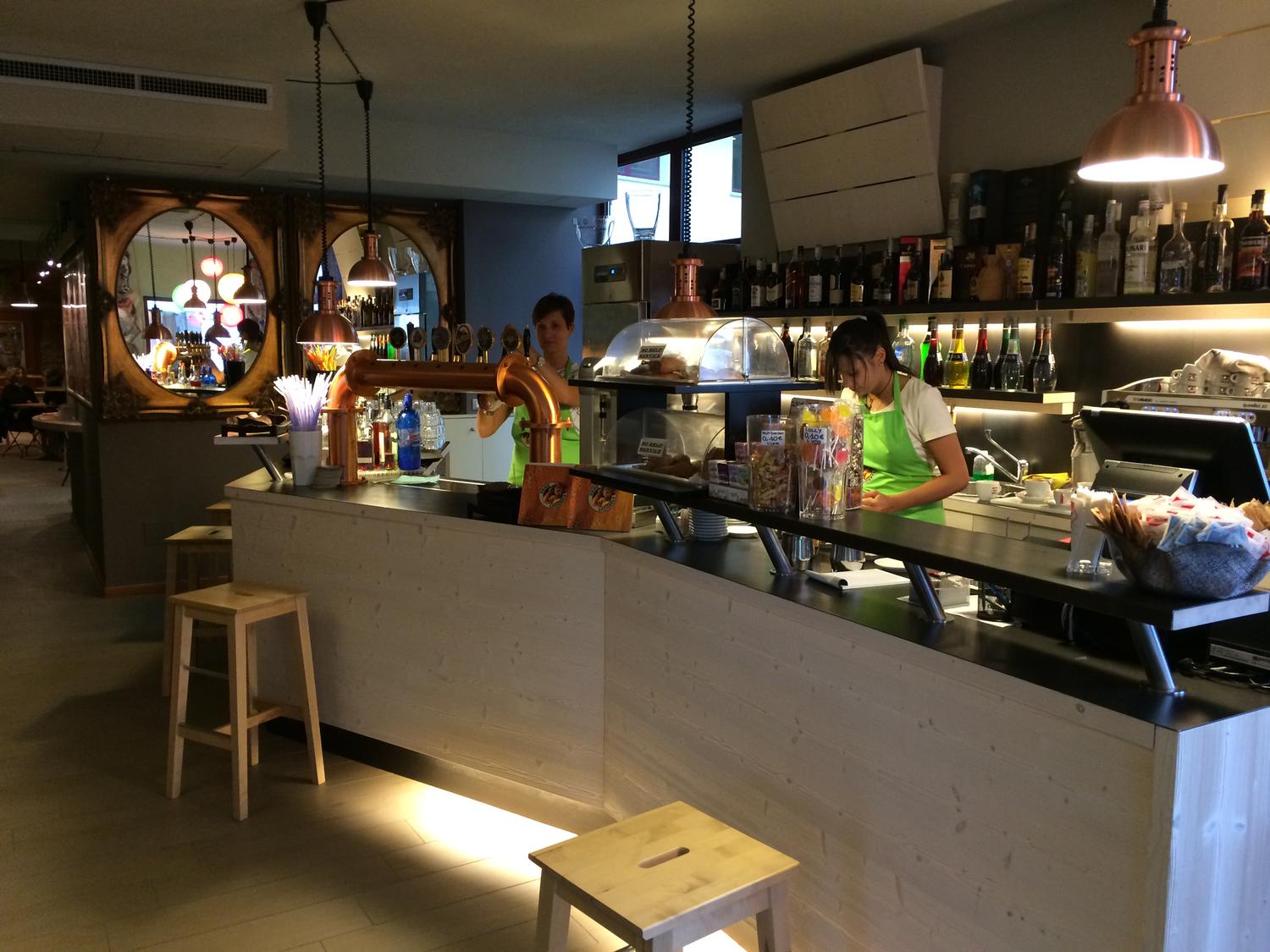Azienda in vendita: Cedesi attività commerciale: Pub e Pizzeria sul lungolago di Love a Italia - Ristoranti - Immagine foto 3