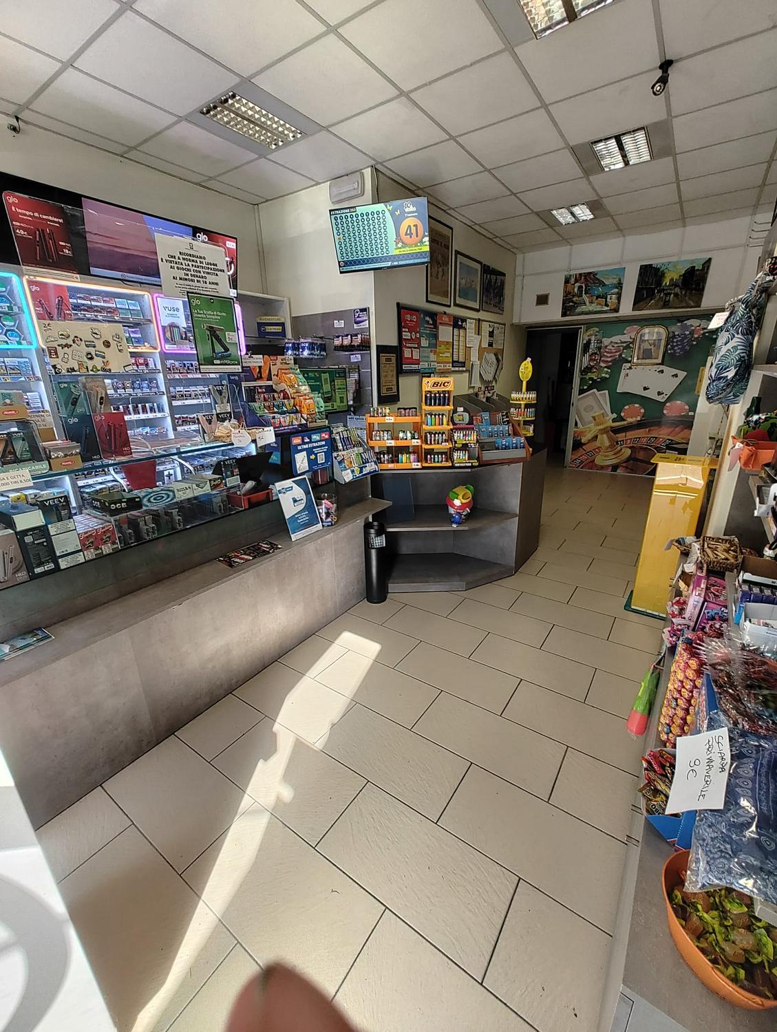 Azienda in vendita: vendesi tabaccheria La Spezia a Italia - Tabaccherie - Immagine foto 4