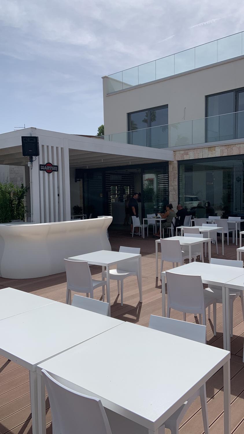 Azienda in vendita: Ristorante e casa vacanze fronte mare a Italia - Ristoranti - Immagine foto 2