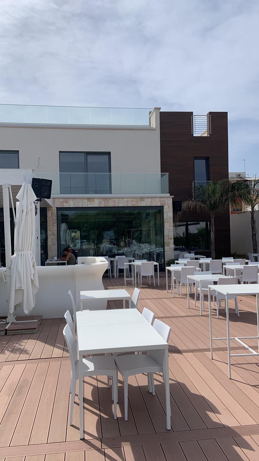 Azienda in vendita: Ristorante e casa vacanze fronte mare a Italia - Ristoranti - Immagine foto 3