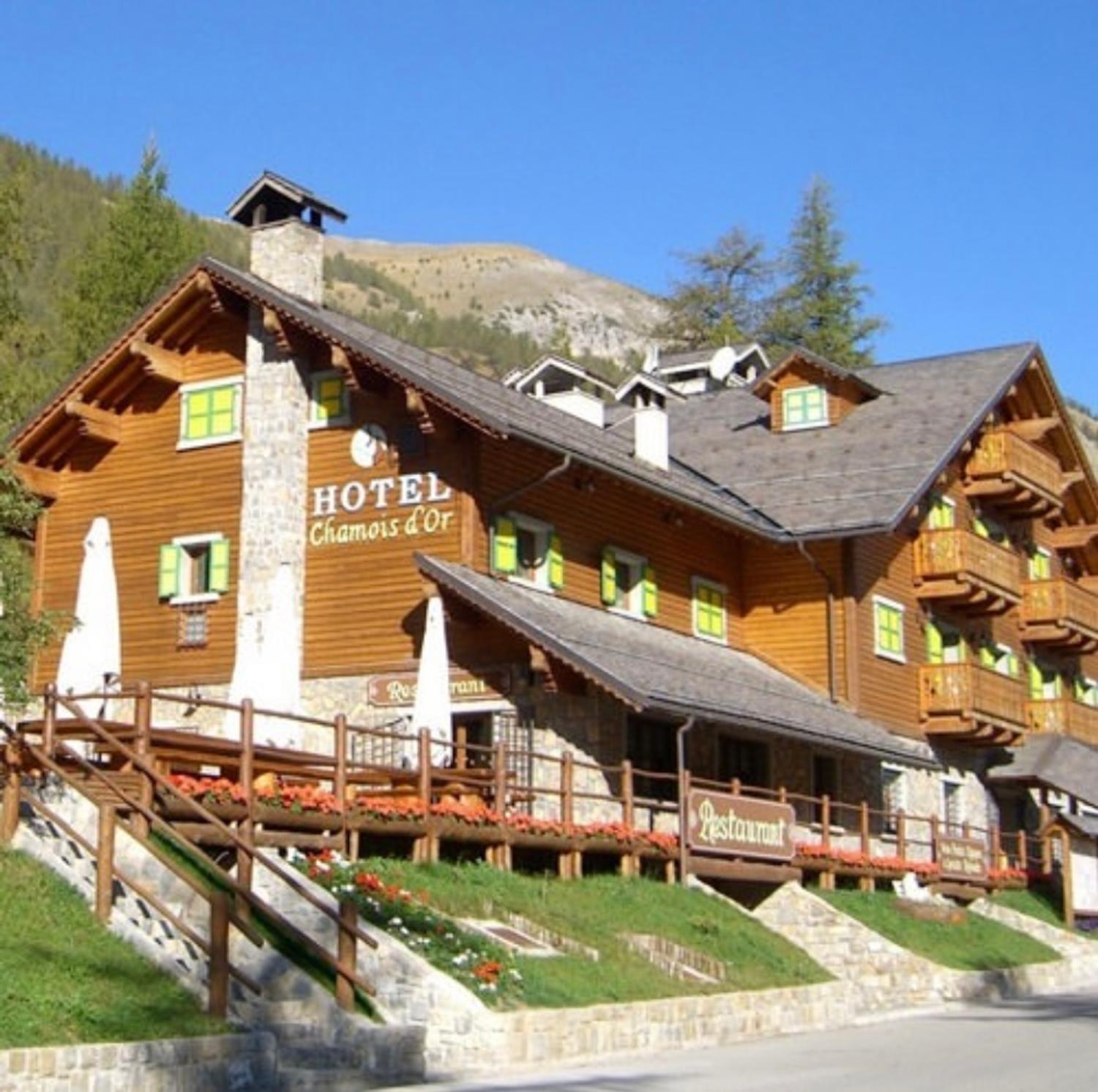 Azienda in vendita: Vendido splendido Hotel in Montagna immerso nella nautura a Italia - Hotel - Immagine foto 2