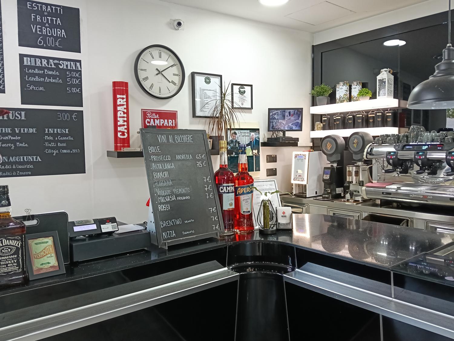 Azienda in vendita: Bar e cucina zona ospedale arredamento nuovo a Italia - Bar - Immagine foto 3