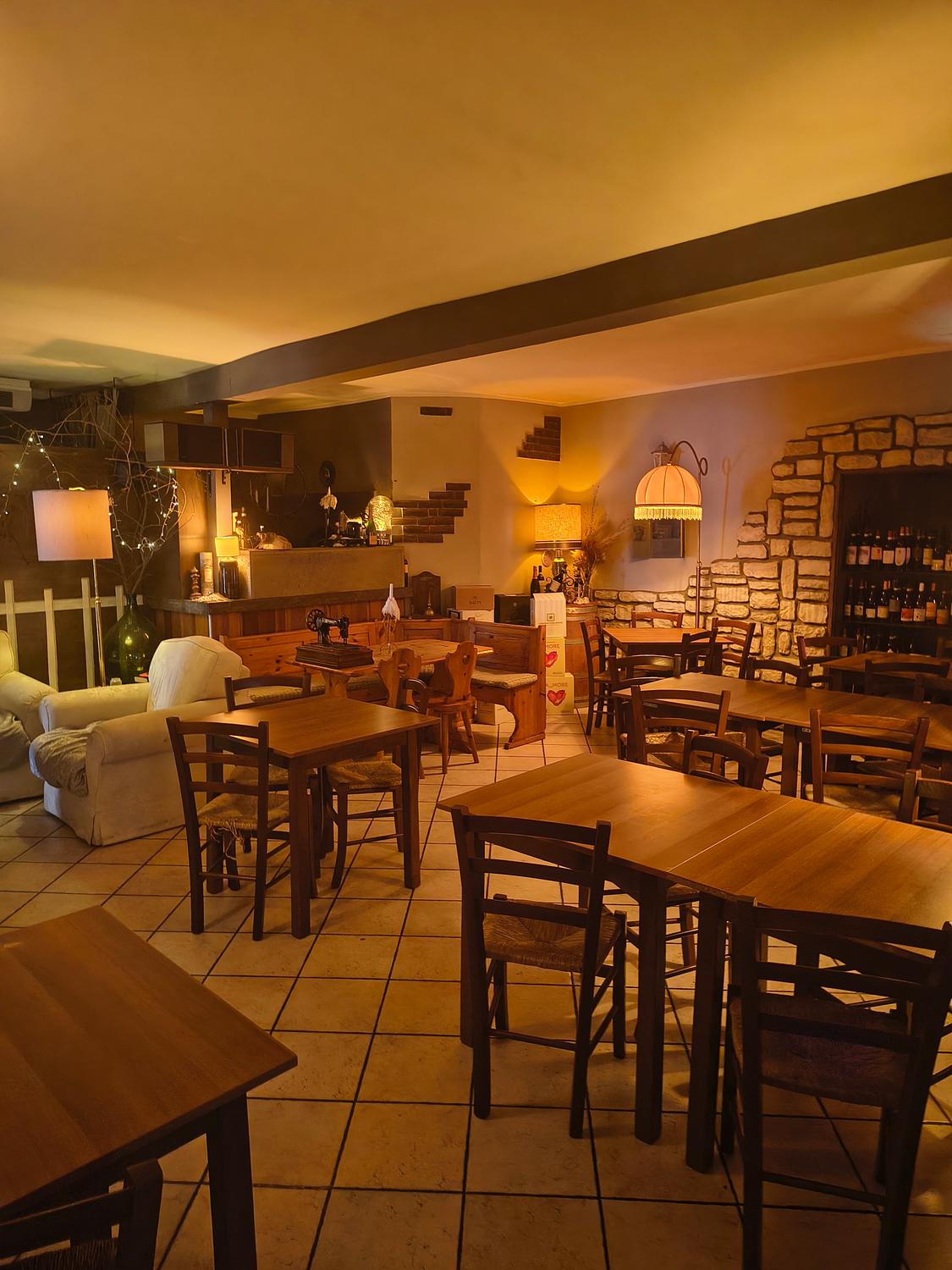 Azienda in vendita: Ristorante / brasserie avviato e completamente attrezzato – Piner a Italia - Ristoranti - Immagine principale