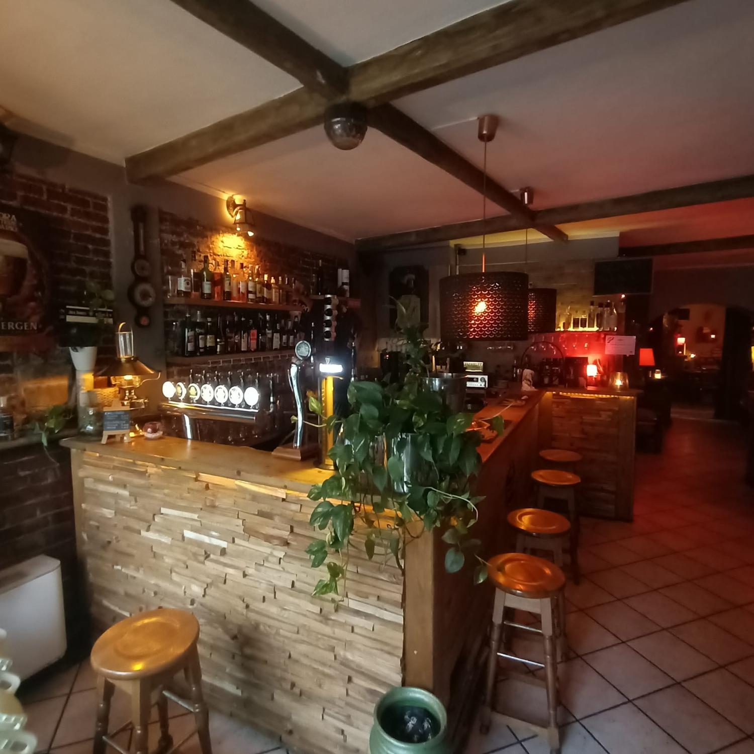 Azienda in vendita: Ristorante / brasserie avviato e completamente attrezzato – Piner a Italia - Ristoranti - Immagine foto 2
