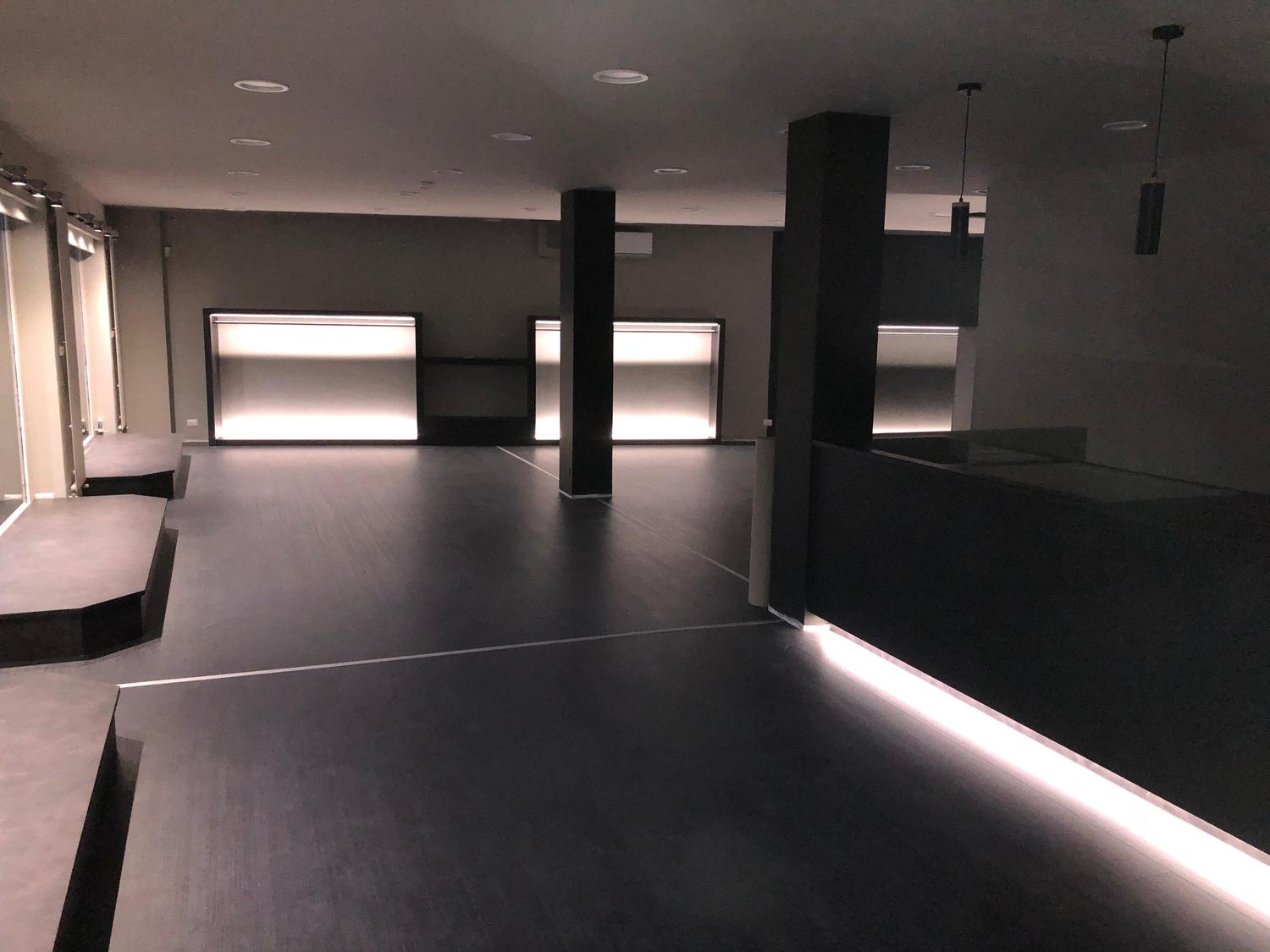 Azienda in vendita: Cessione attivita negozio arredato
Pronto all’uso  Giussano a Italia - Negozi - abbigliamento - Immagine foto 3