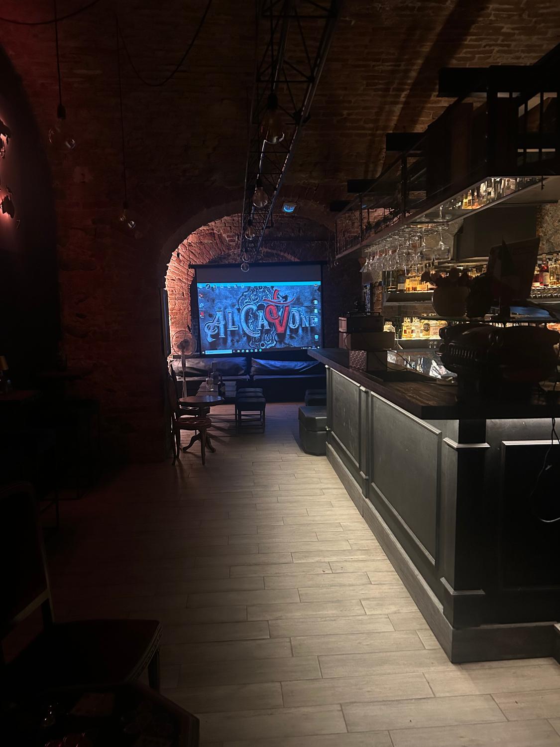 Azienda in vendita: Vedo attività di cocktailbar in zona movida Torinese
+ speackeasy a Italia - Bar - Immagine foto 2