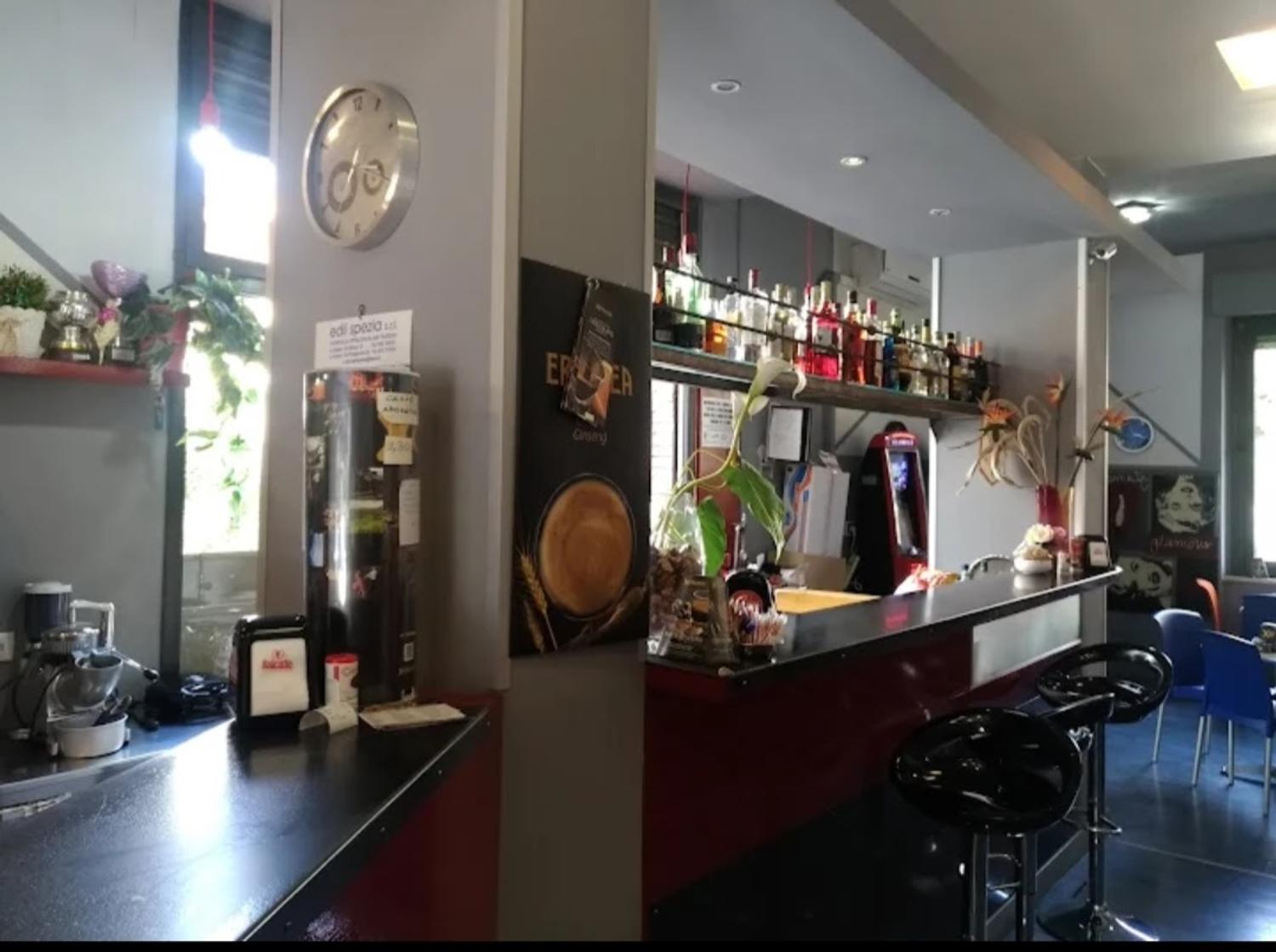 Azienda in vendita: Vendo ampio bar ventennale ben avviato attiguo al centro a Italia - Bar - Immagine foto 3