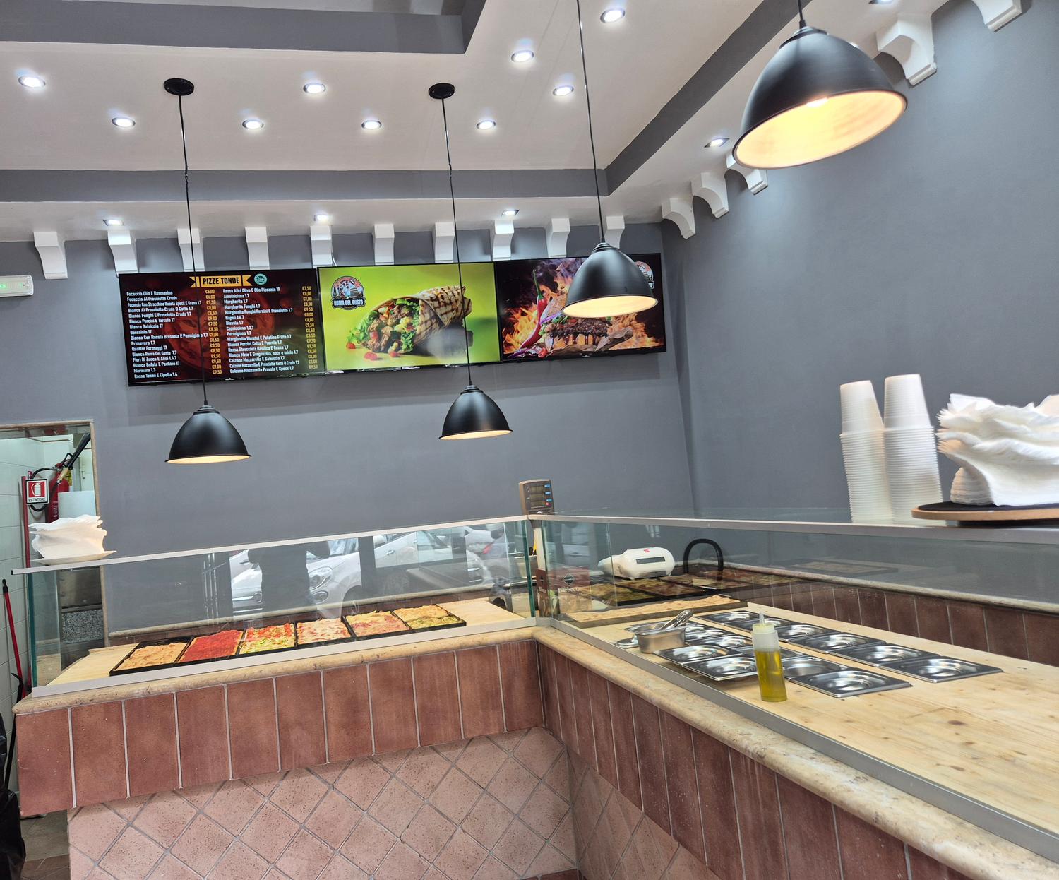 Azienda in vendita: Pizzeria polivalente: pizza,kebab,burger e tacos,attività avviata a Italia - Pizzerie - Immagine foto 4