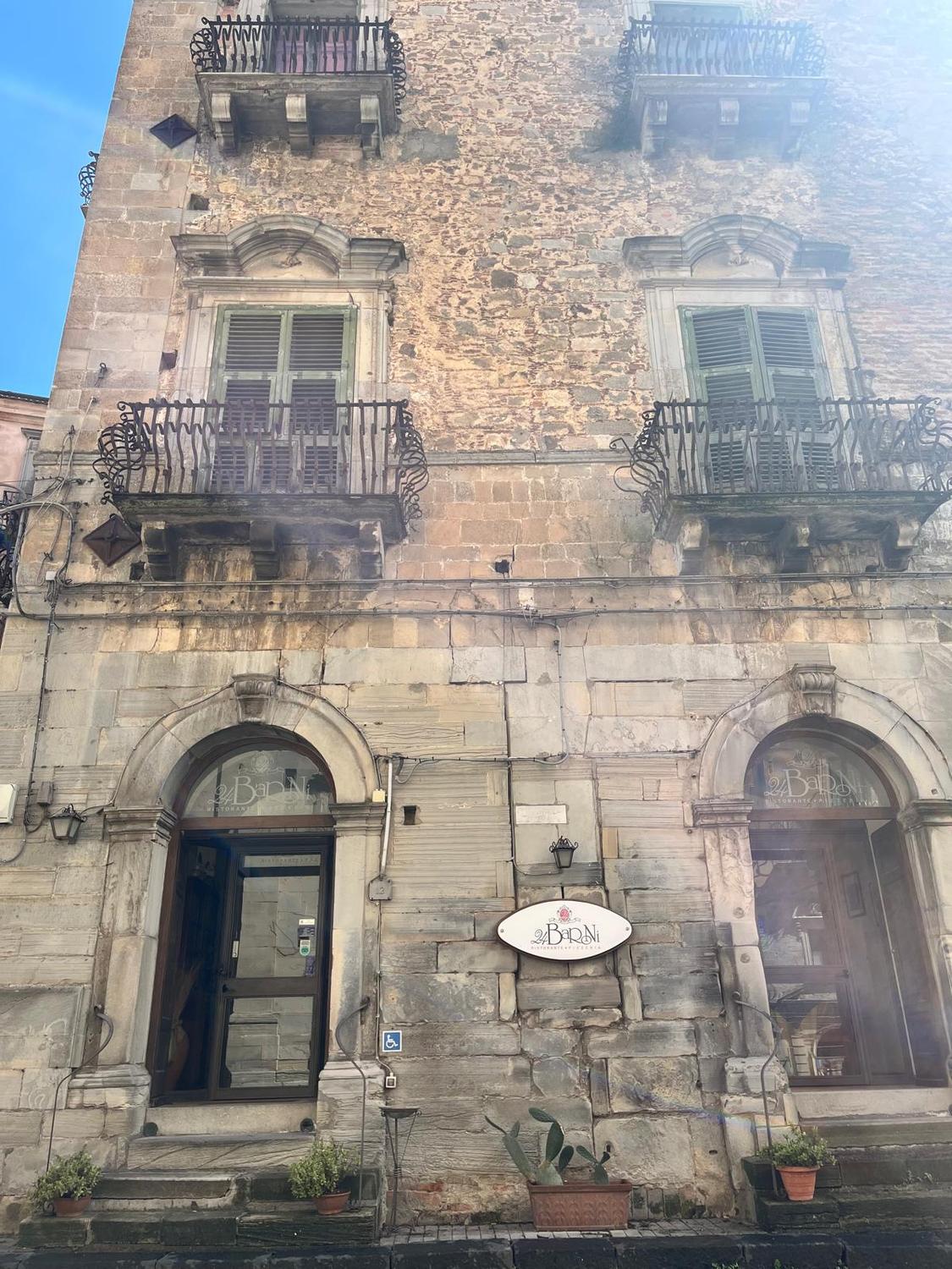 Azienda in vendita: Attività di ristorazione situata nel centro storico di Nicosia a Italia - Ristoranti - Immagine principale