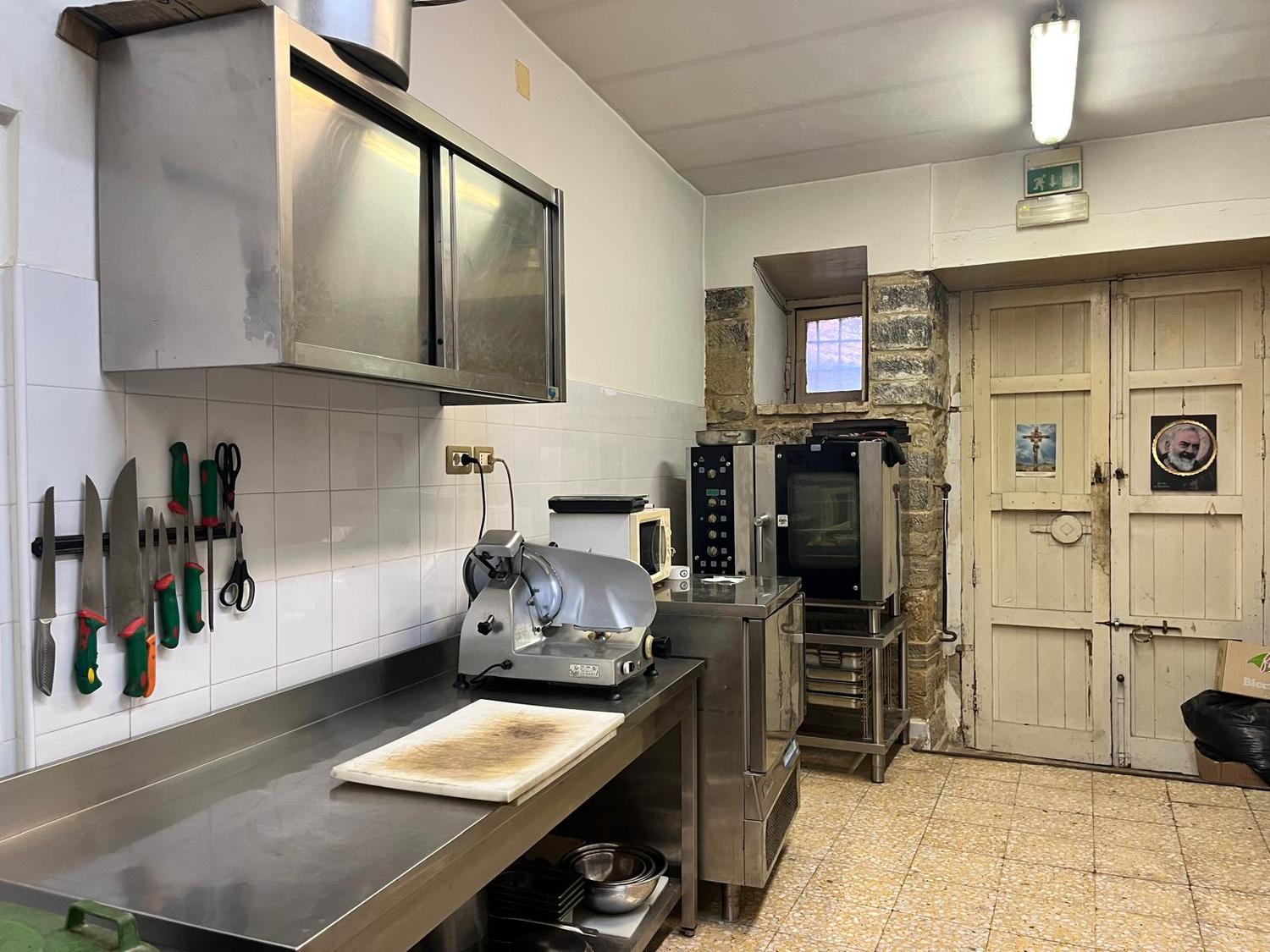Azienda in vendita: Attività di ristorazione situata nel centro storico di Nicosia a Italia - Ristoranti - Immagine foto 4