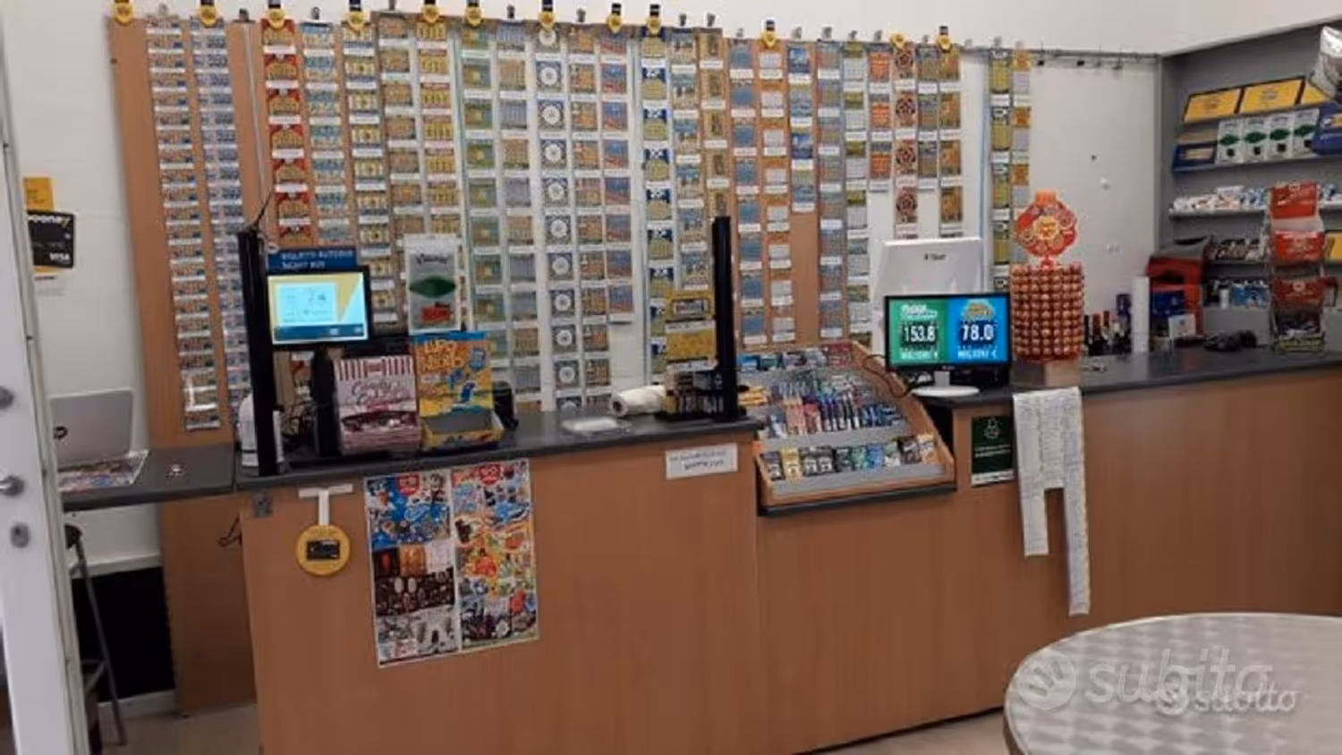 Azienda in vendita: Attività di negozio Bevande e Snack Servizi Gratta e Vinci Giochi a Italia - Bar Tabacchi - Immagine principale