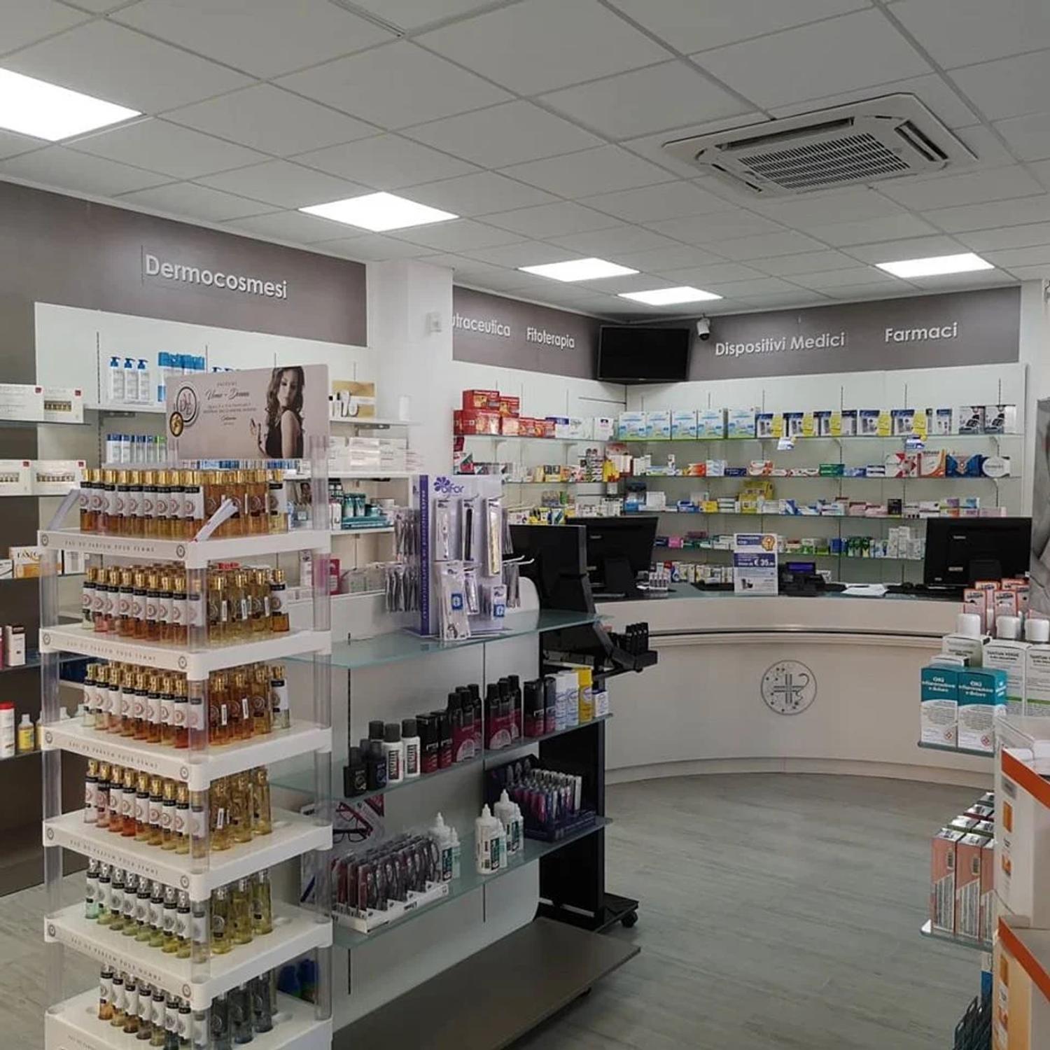 Azienda in vendita: Parafarmacia avviata in posizione strategica – Catanzaro Lido a Italia - Farmacie e Parafarmacie - Immagine foto 2