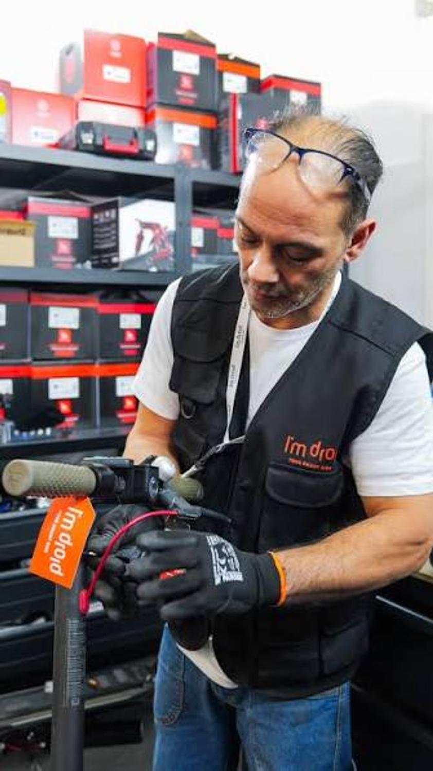 Azienda in vendita: Officina monopattini e bici elettriche con reparto vendita a Italia - Cicli e Biciclette - Immagine foto 2
