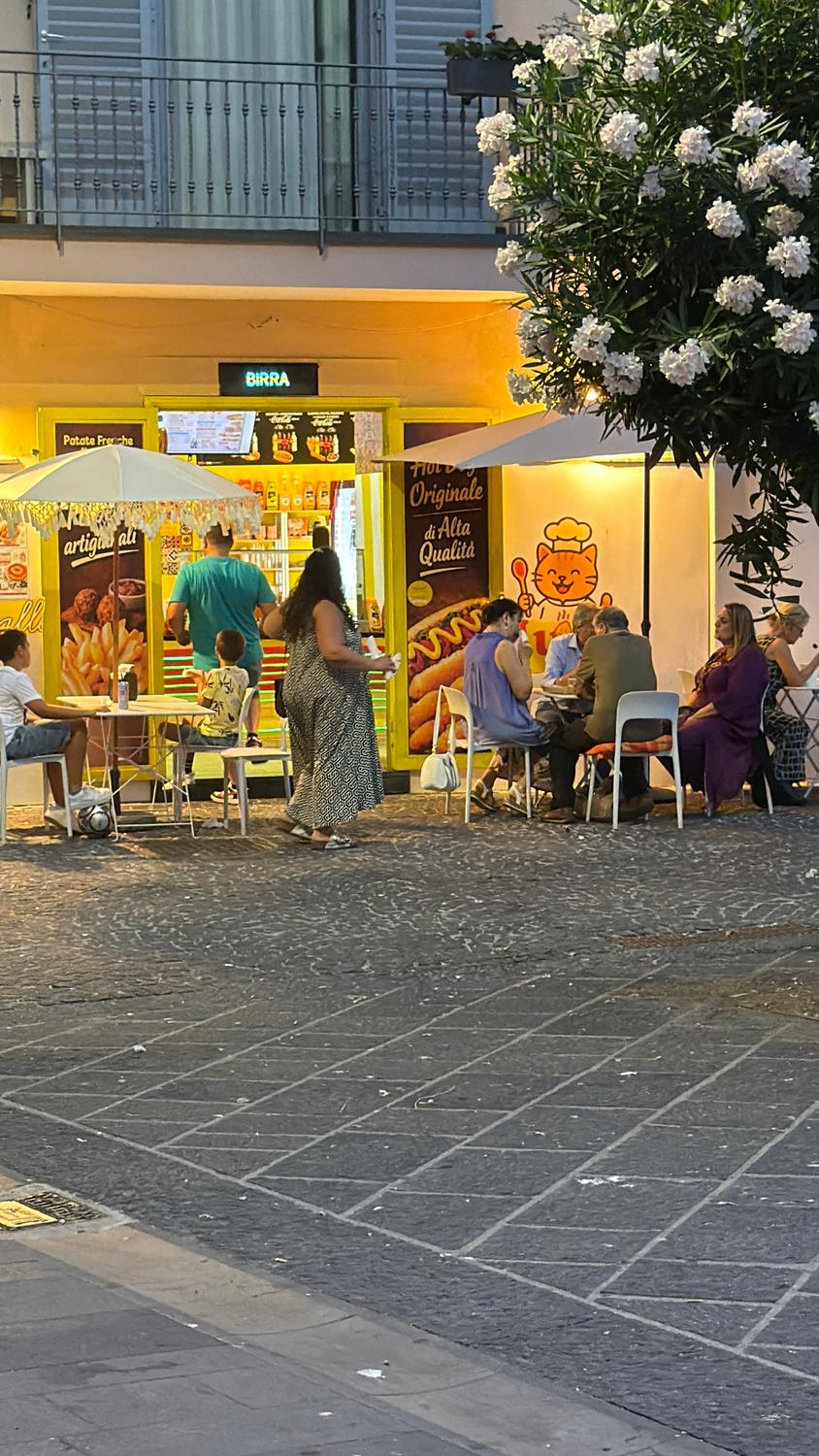 Azienda in vendita: Attività di rosticceria centro storico di Pozzuoli ,licenza Alcol a Italia - Ristoranti - Immagine foto 2