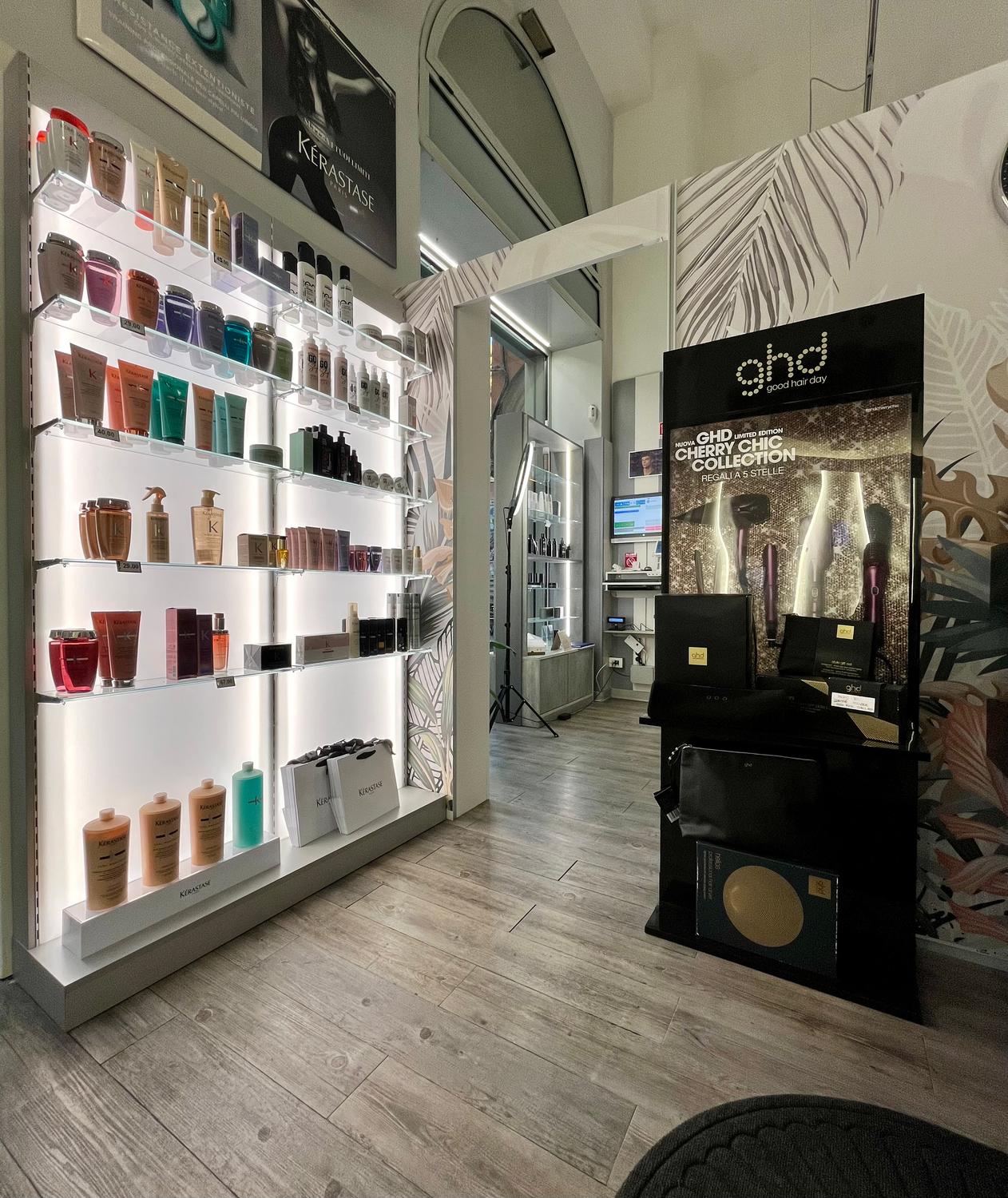 Azienda in vendita: Vendita attività di parrucchiere unisex a Italia - Parrucchieri - Immagine principale