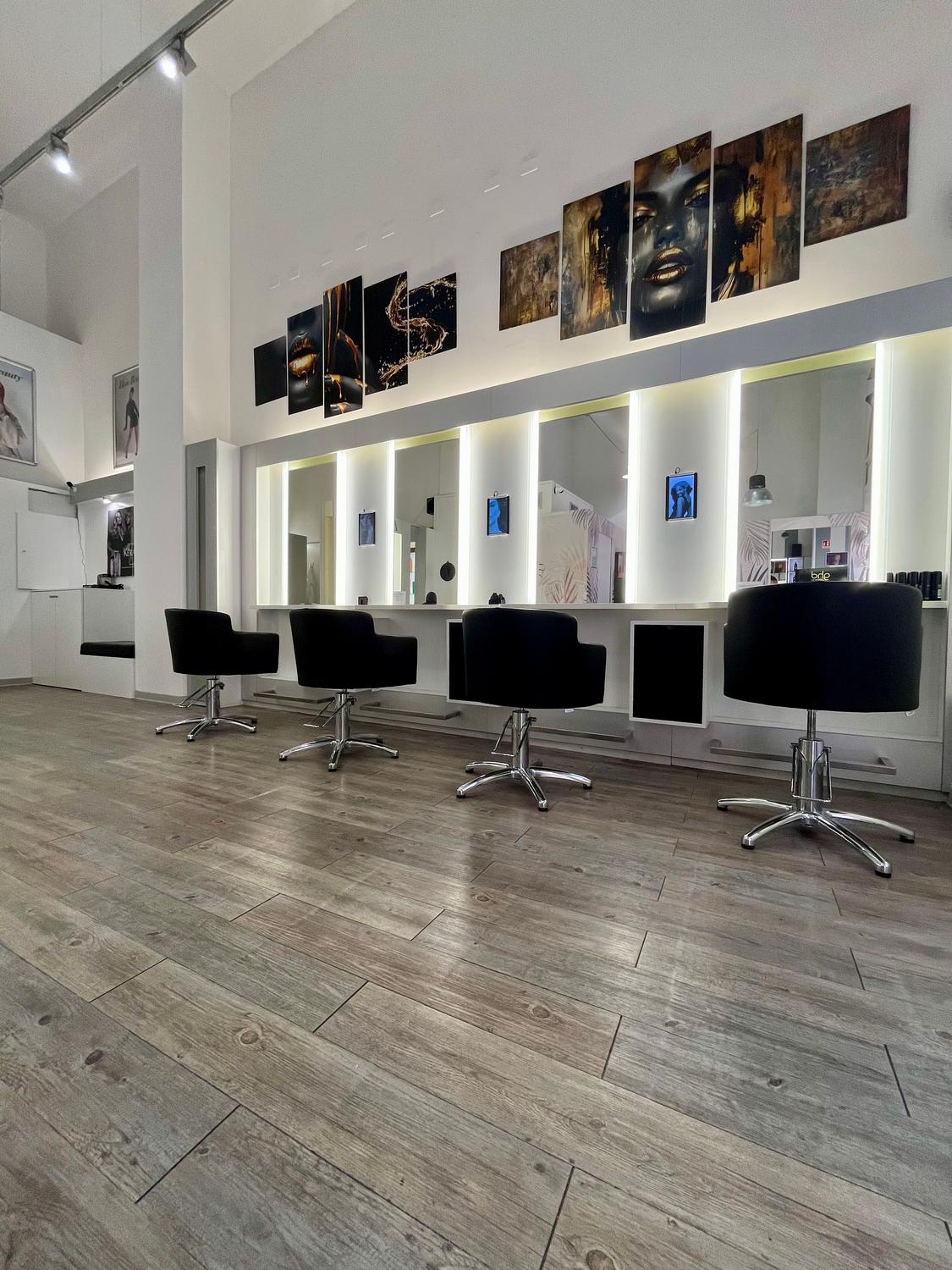 Azienda in vendita: Vendita attività di parrucchiere unisex a Italia - Parrucchieri - Immagine foto 2
