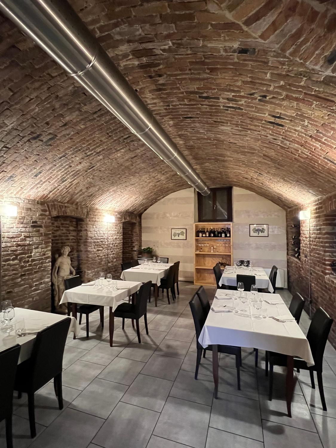Azienda in vendita: RISTORANTE AVVIATO TRA BRA E ALBA (Langhe/Roero) a Italia - Ristoranti - Immagine foto 3