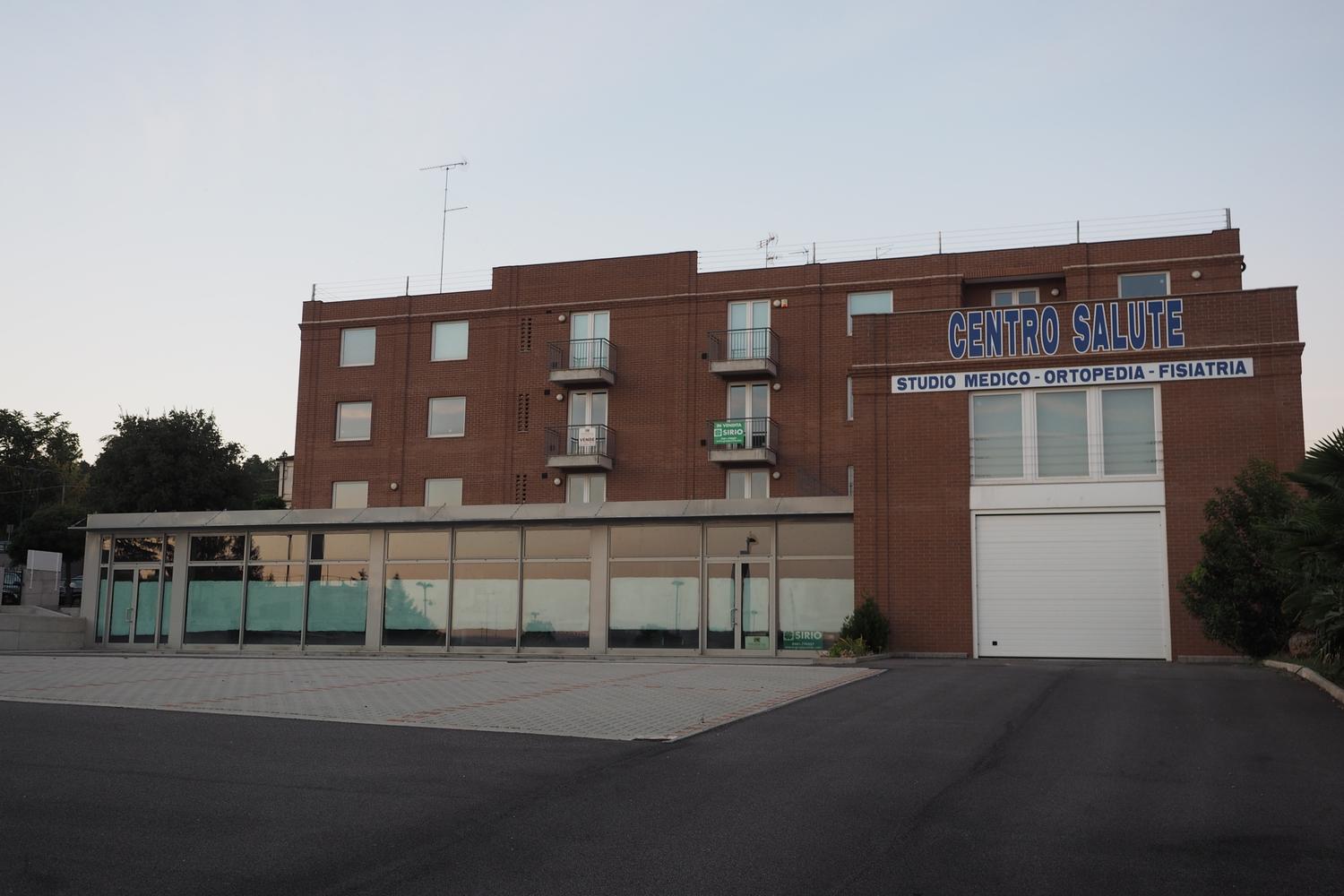 Azienda in vendita: Immobile uso commerciale attualmente ambulatorio fisiatrico a Italia - Studi Medici e Poliambulatori - Immagine principale