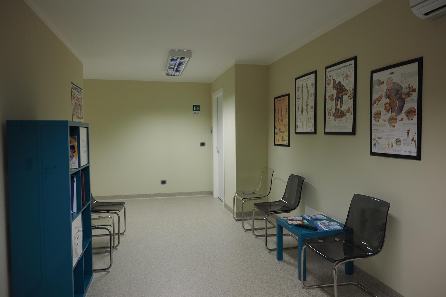 Azienda in vendita: Immobile uso commerciale attualmente ambulatorio fisiatrico a Italia - Studi Medici e Poliambulatori - Immagine foto 2