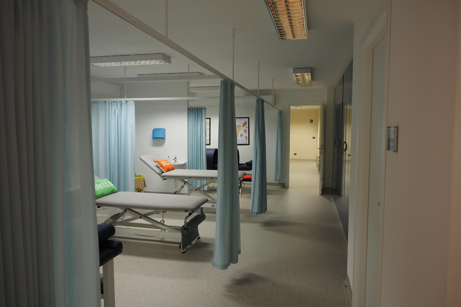 Azienda in vendita: Immobile uso commerciale attualmente ambulatorio fisiatrico a Italia - Studi Medici e Poliambulatori - Immagine foto 4