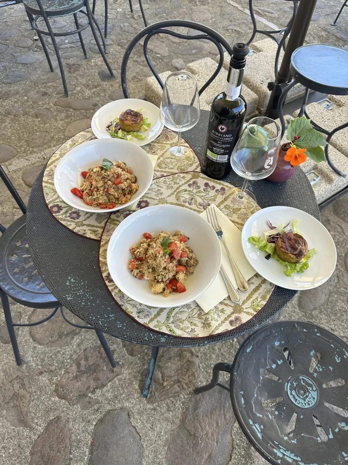 Azienda in vendita: Bistrot avviato sulla piazza dentro le mura di Monteriggioni a Italia - Ristoranti - Immagine foto 4