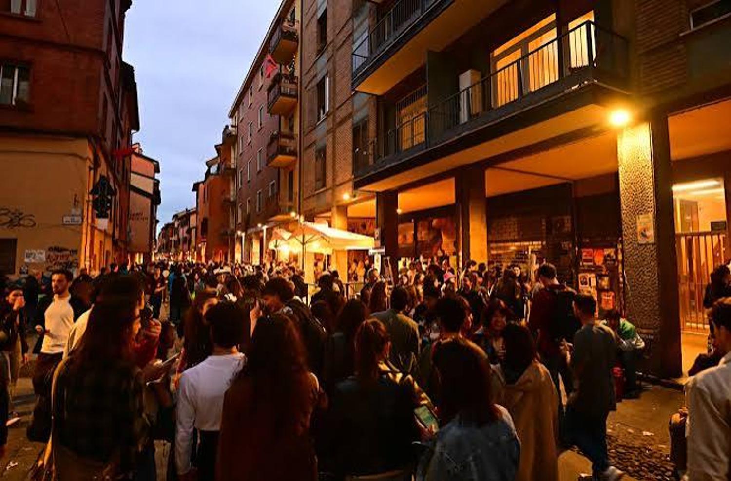 Azienda in vendita: VIA DEL PRATELLO-RISTORANTE-WINE-BAR-COCKTAIL-BOLOGNA a Italia - Ristoranti - Immagine principale