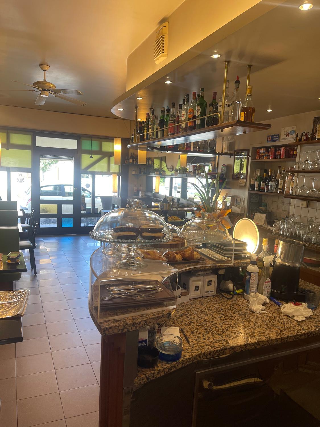 Azienda in vendita: Attività di Bar e snack Bar in centro paese. a Italia - Bar - Immagine foto 4