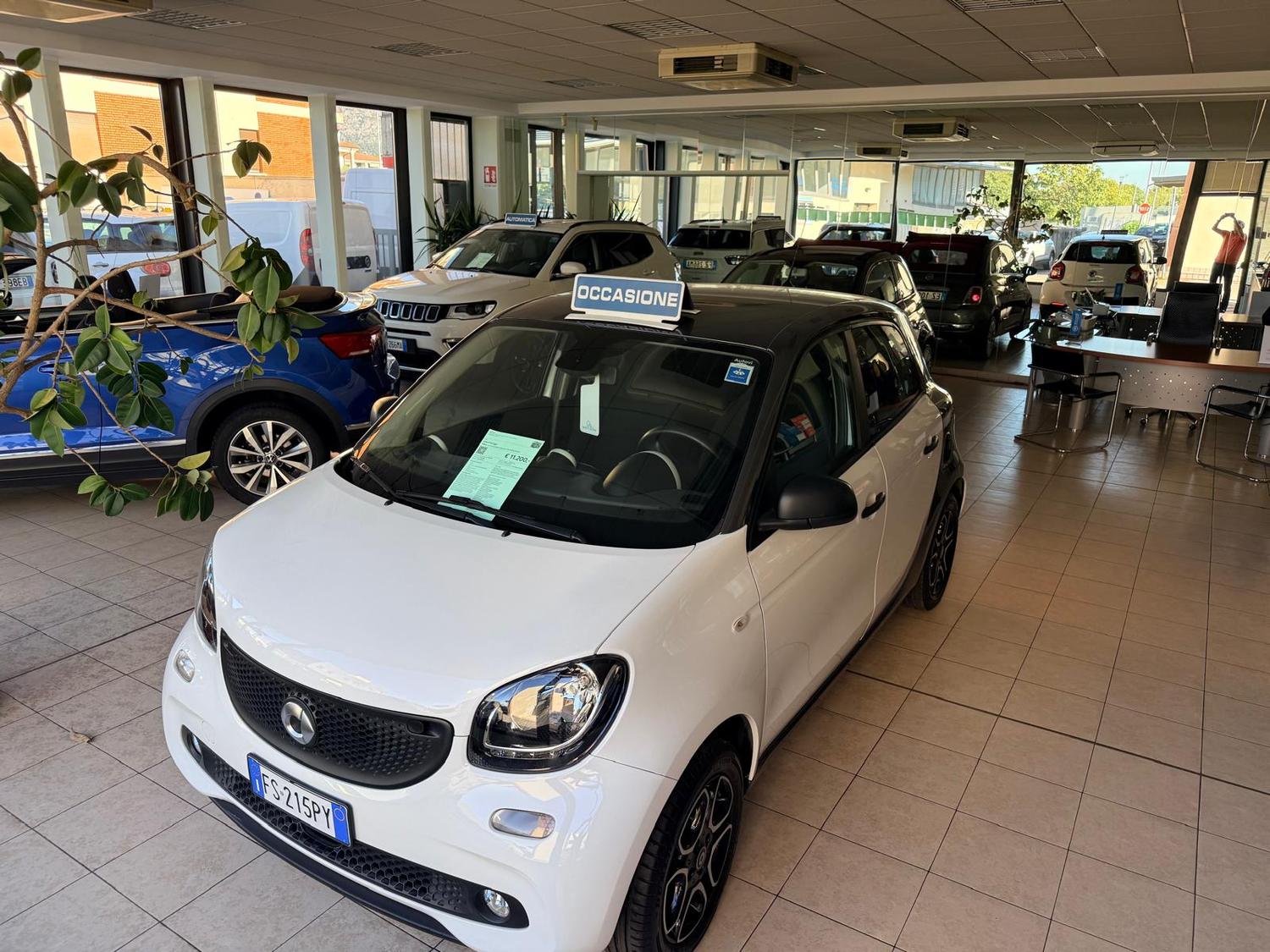 Azienda in vendita: Attività di vendita e assistenza di autoveicoli a Italia - Automotive - Immagine foto 2