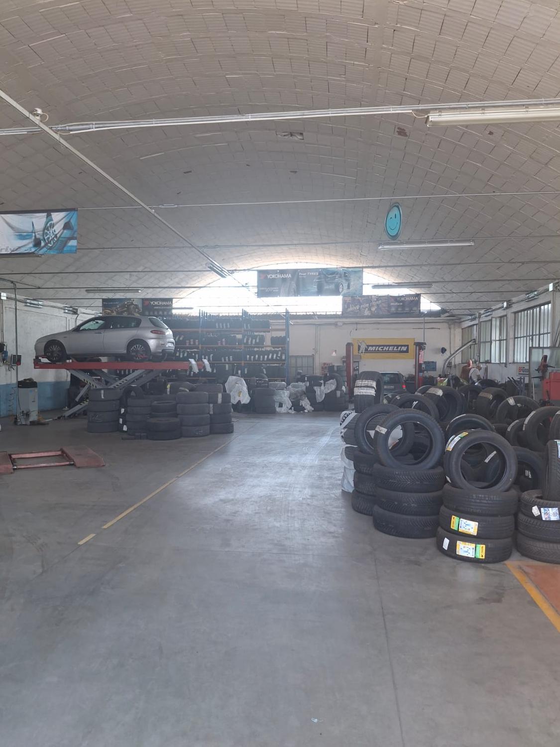 Azienda in vendita: Attività di gommista e officina meccanica a Italia - Officine Meccaniche - Immagine principale