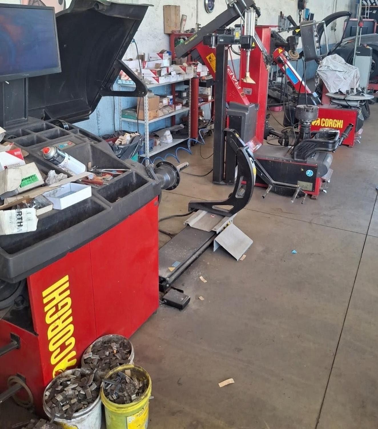 Azienda in vendita: Attività di gommista e officina meccanica a Italia - Officine Meccaniche - Immagine foto 2