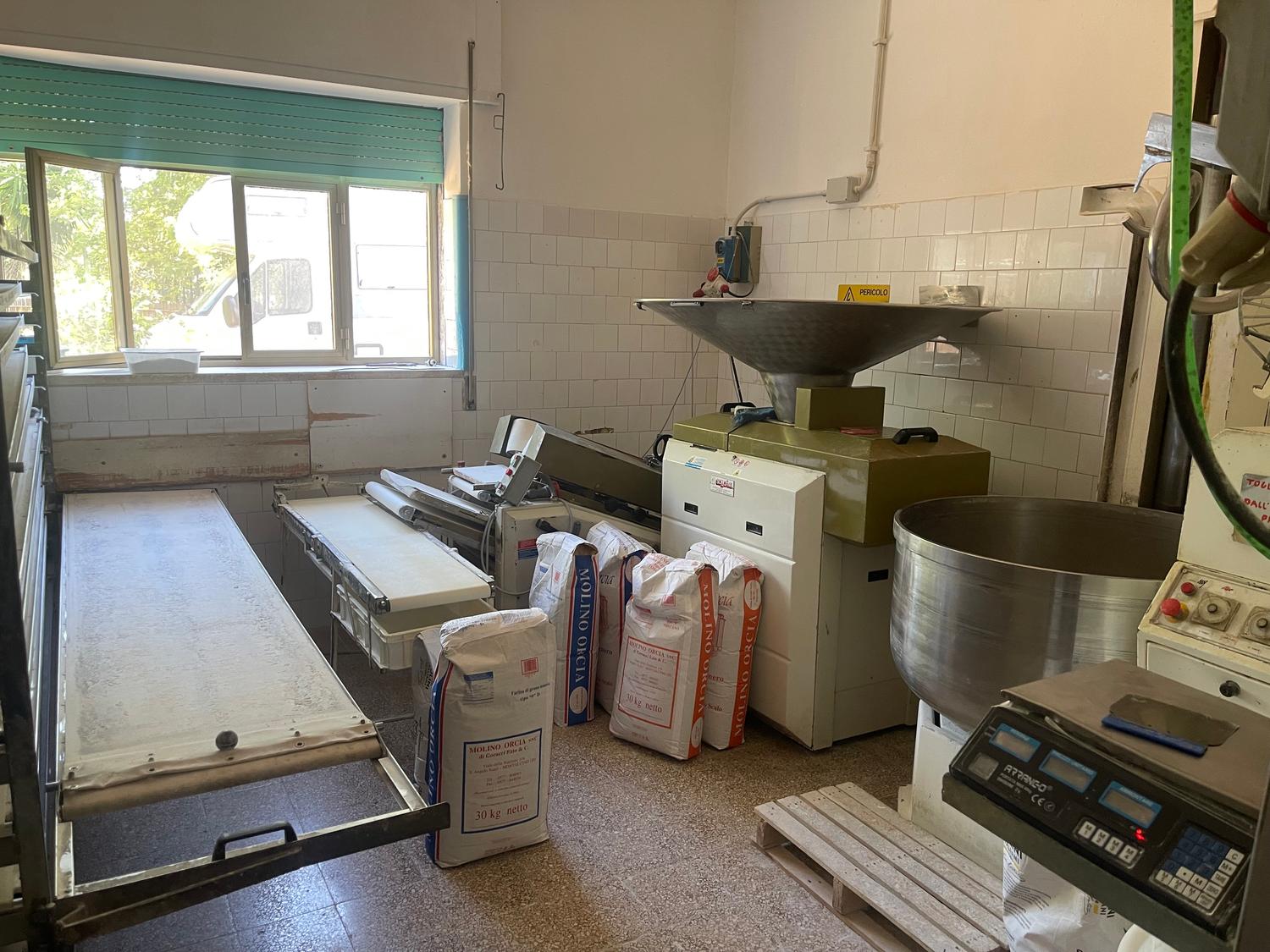 Azienda in vendita: Vendo panificio rimasto l’unico nel comune di Capalbio a Italia - Panetterie - Immagine foto 3
