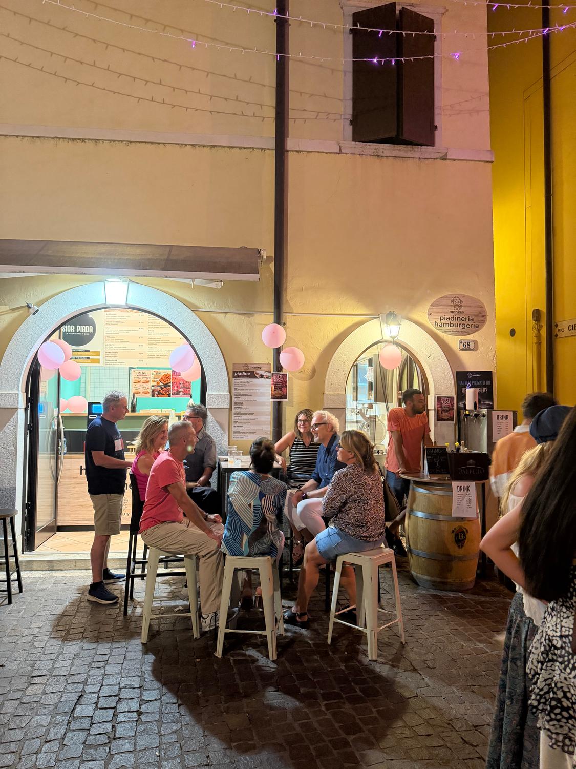 Azienda in vendita: Take away Piadineria hamburgheria fsul lago di Garda a torri a Italia - Ristoranti - Immagine principale