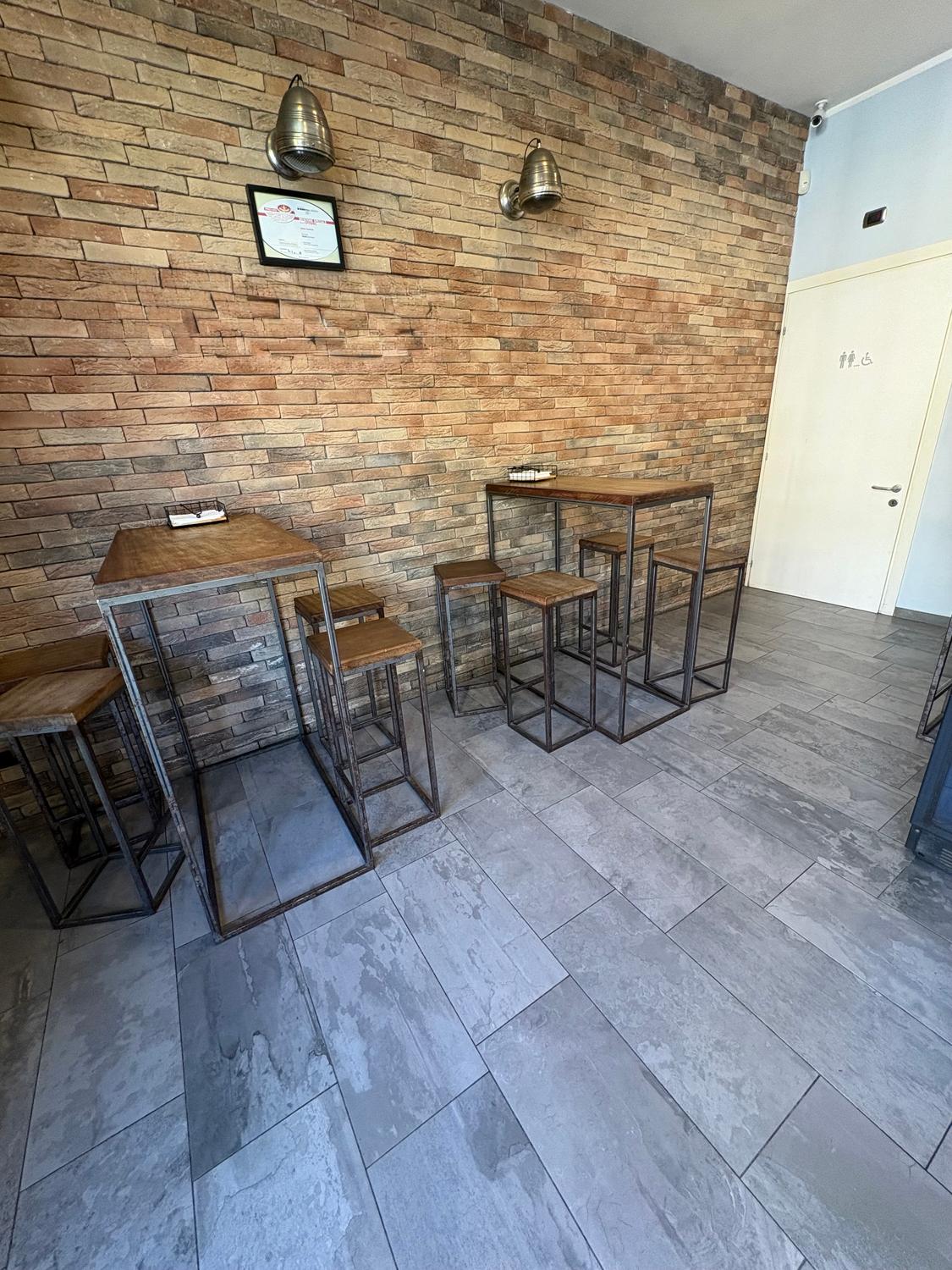 Azienda in vendita: Attività di pizzeria a taglio Ostia Lido (Rm) a Italia - Pizzerie - Immagine principale