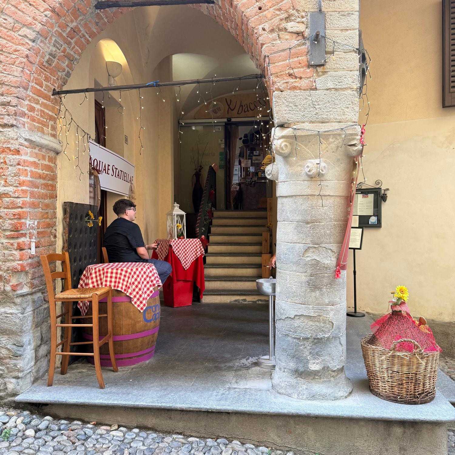 Azienda in vendita: Vendo Osteria Vineria avviatissima in centro storico  a Italia - Ristoranti - Immagine foto 2