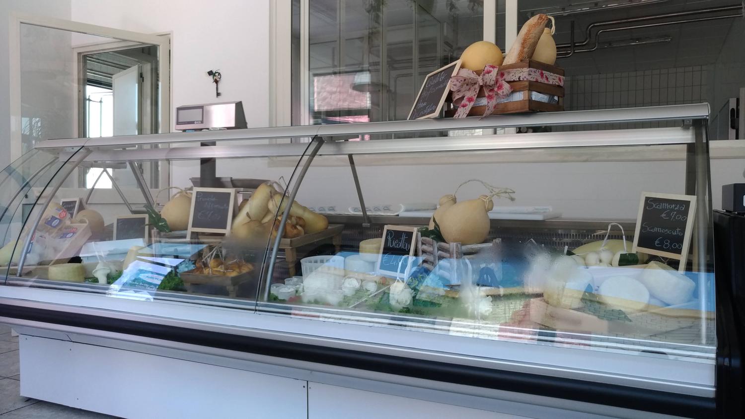 Azienda in vendita: Caseificio artigiano compreso punto vendita e vendita ingrosso a Italia - Attività artigianali e professionali - Immagine foto 2