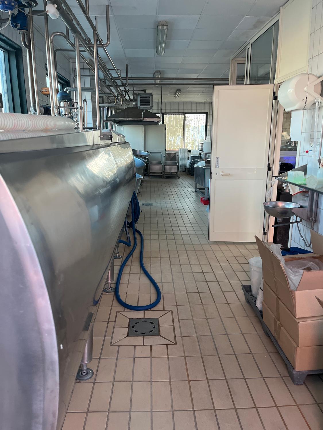 Azienda in vendita: Caseificio artigiano compreso punto vendita e vendita ingrosso a Italia - Attività artigianali e professionali - Immagine foto 3