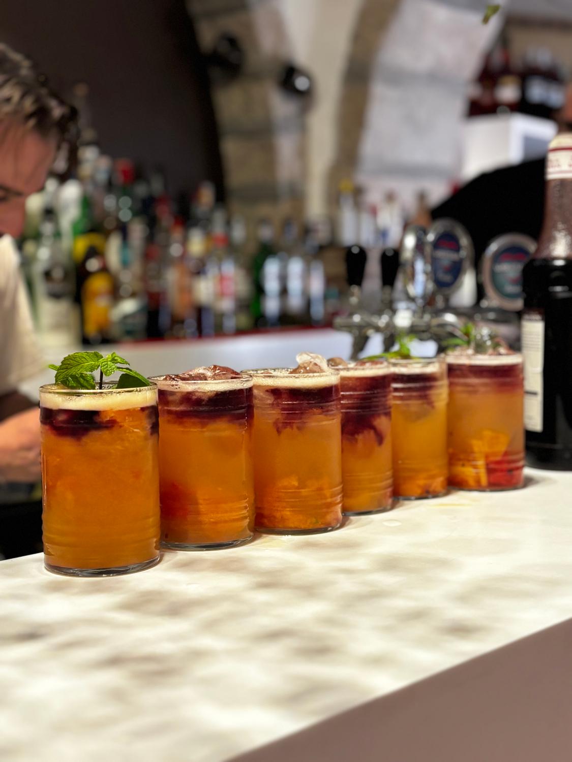 Azienda in vendita: Attività Bar ristorante fronte porto sul lungomare di Carloforte a Italia - Ristoranti - Immagine principale