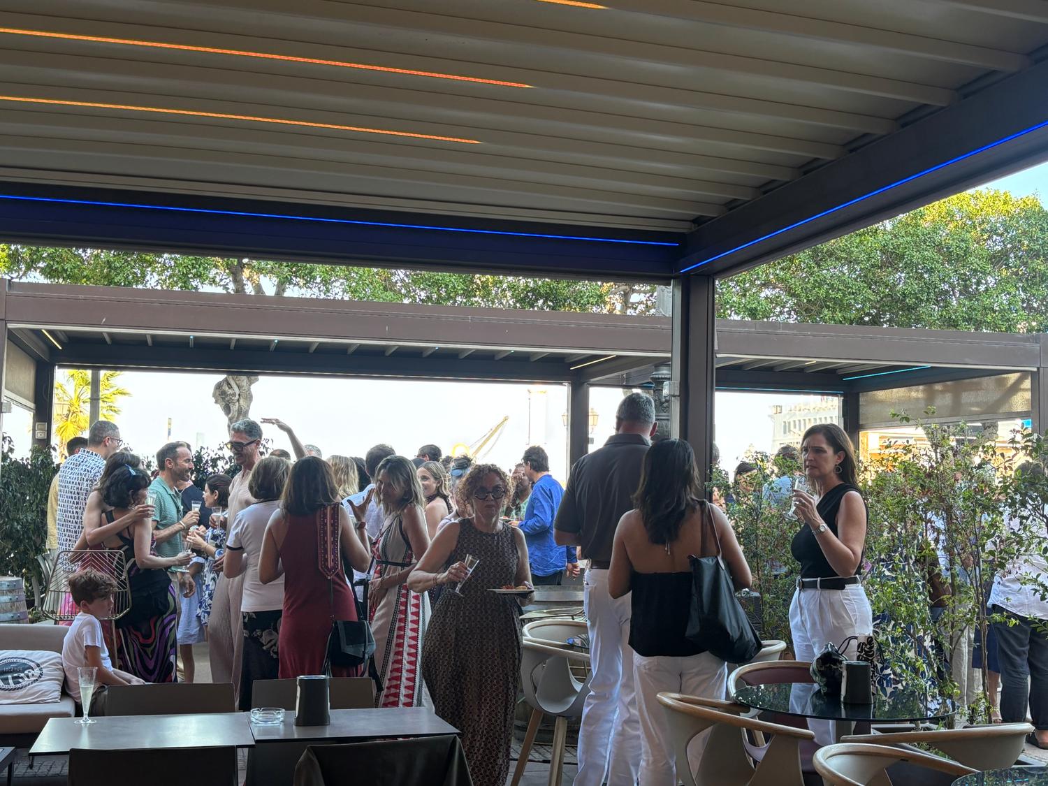 Azienda in vendita: Attività Bar ristorante fronte porto sul lungomare di Carloforte a Italia - Ristoranti - Immagine foto 4