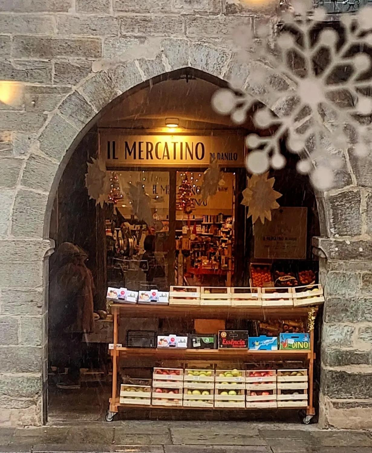 Azienda in vendita: Negozio di alimentari, rivendita pane, frutta e verdura a Italia - Negozi - alimentari e ortofrutta - Immagine principale
