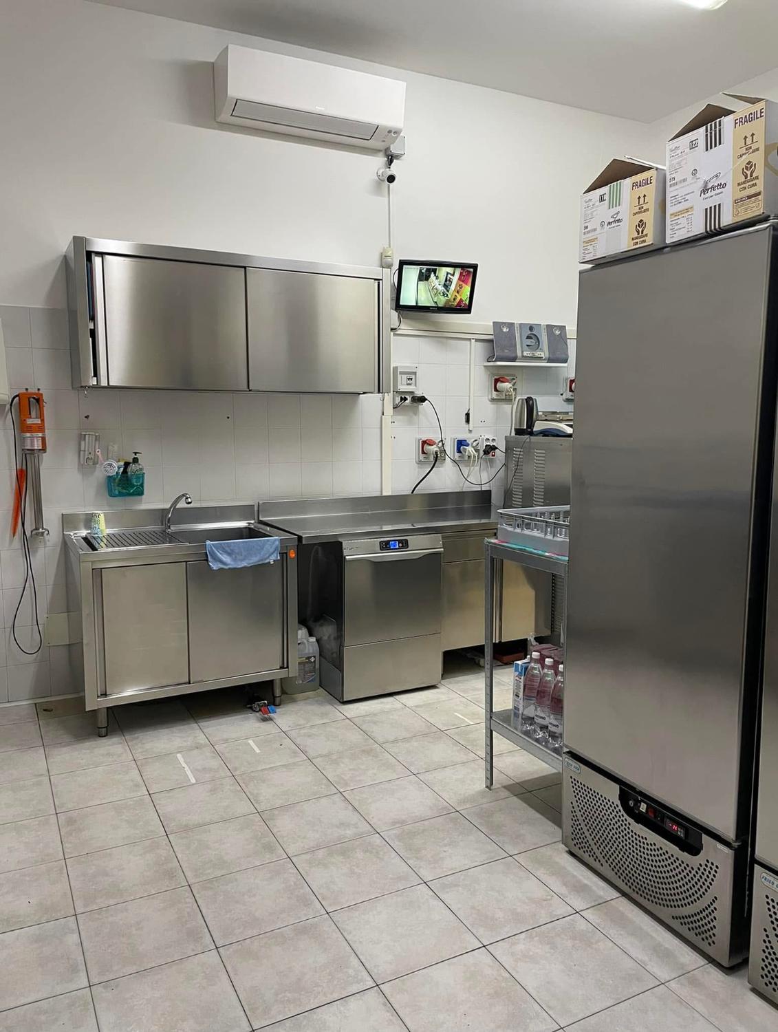 Azienda in vendita: Attività di produzione e vendita gelato a Italia - Gelaterie - Immagine foto 2