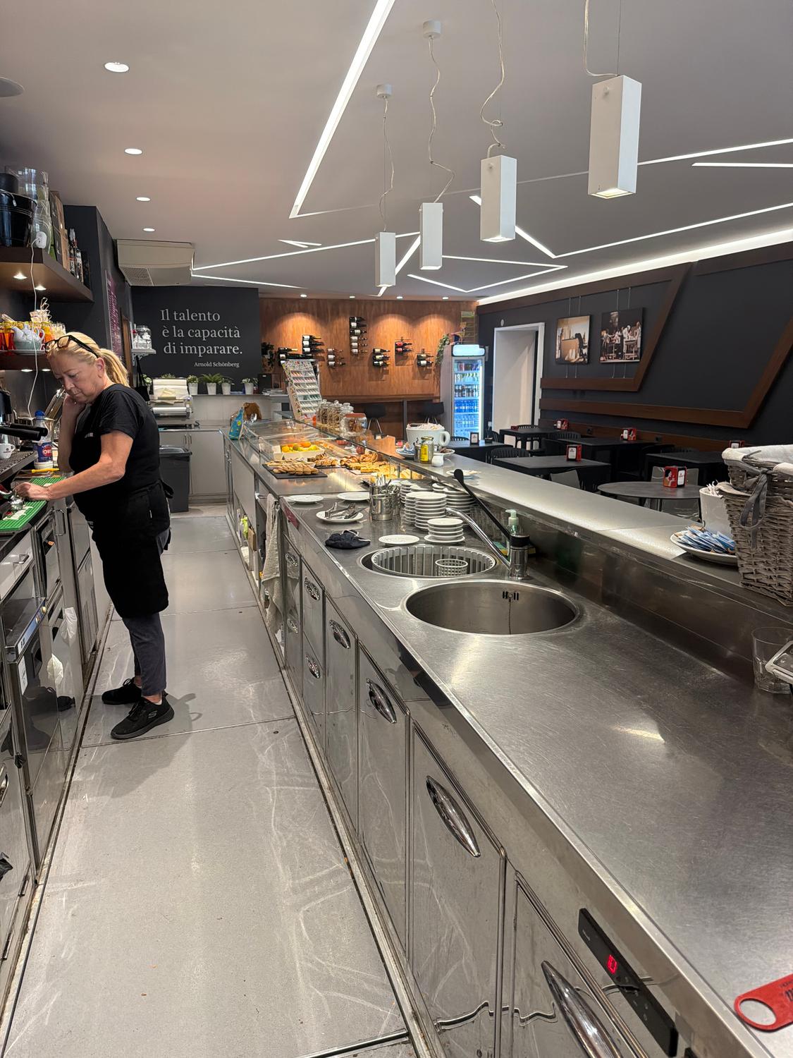 Azienda in vendita: Colazioni pranzi aperitivi. a Italia - Negozi - alimentari e ortofrutta - Immagine principale