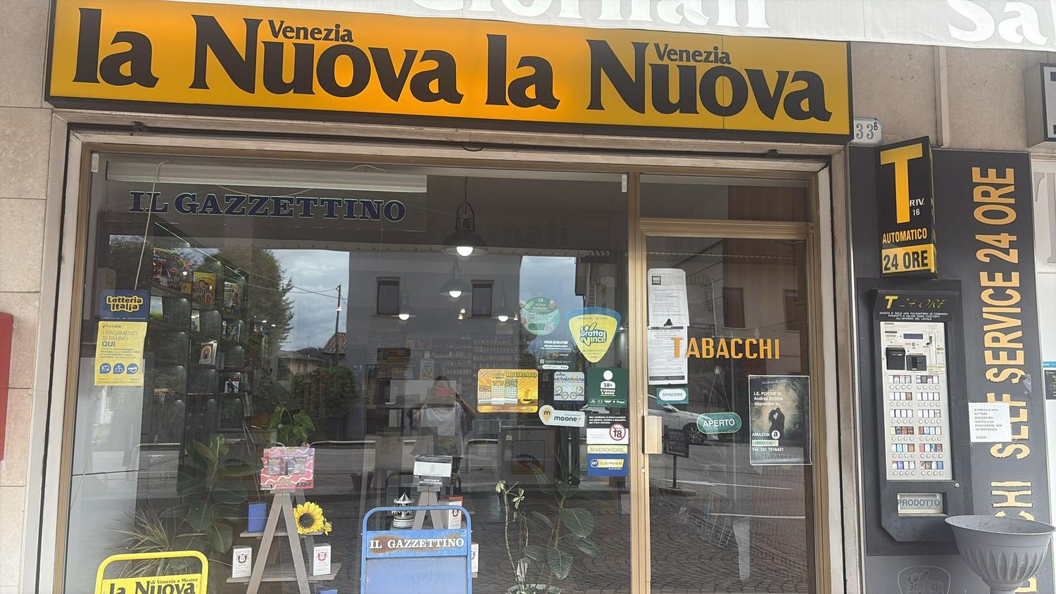Azienda in vendita: Attività di tabaccheria, compresa di tutti i servizi di gioco. a Italia - Tabaccherie - Immagine principale