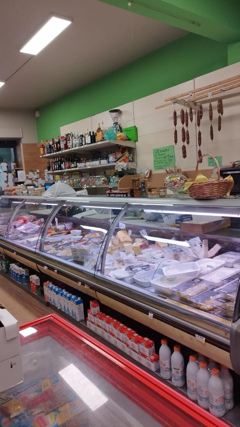 Azienda in vendita: Negozio di alimentari, rivendita pane, frutta e verdura a Italia - Negozi - alimentari e ortofrutta - Immagine foto 4