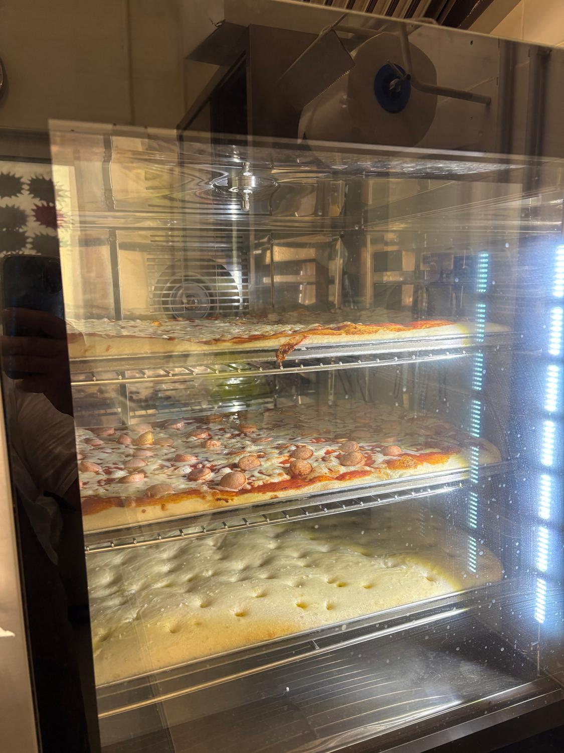 Azienda in vendita: Bar Pasticceria cedesi . 
L’attività è completamente ristruttura  a Italia - Pasticcerie - Immagine foto 3