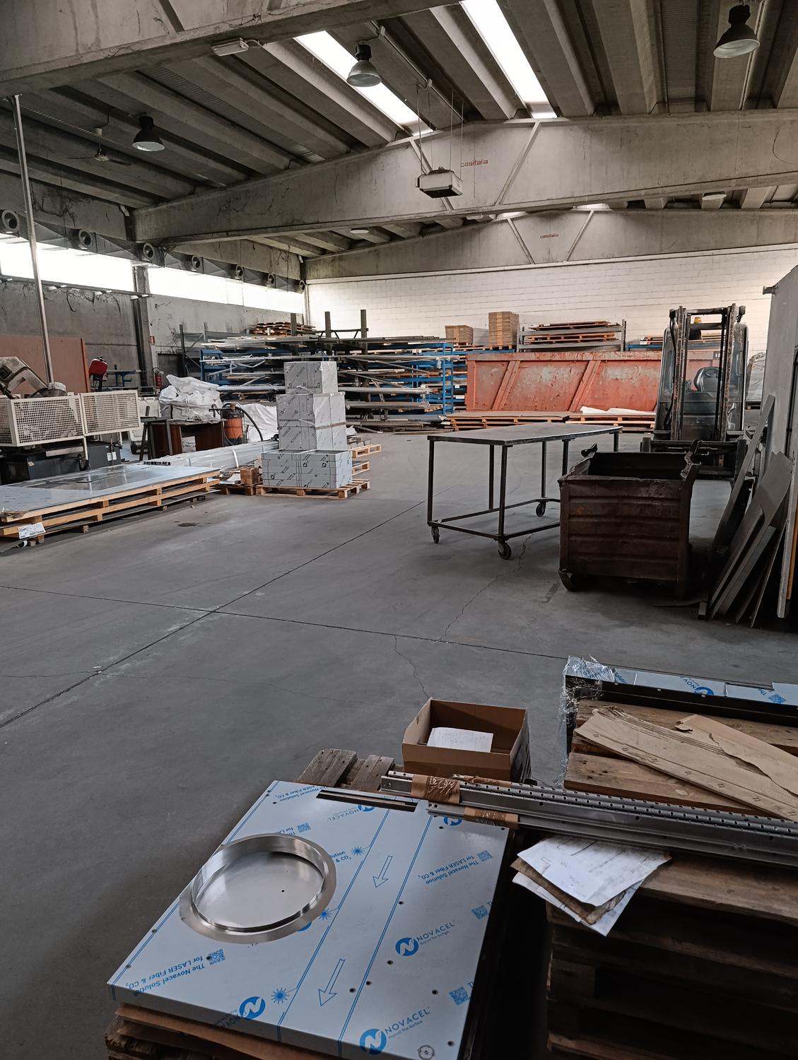 Azienda in vendita: Carpenteria Leggera a Italia - Attività artigianali e professionali - Immagine foto 2