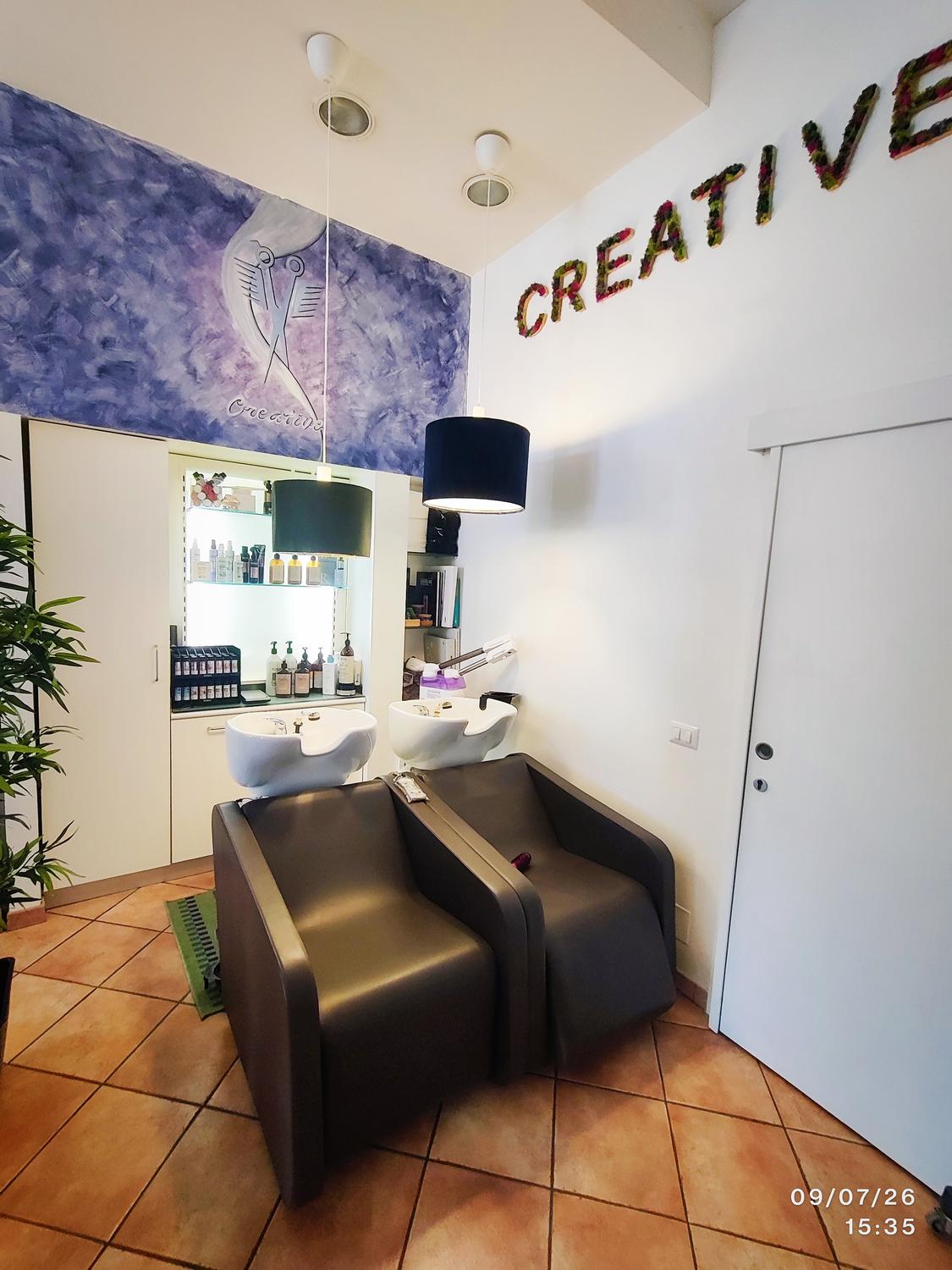 Azienda in vendita: Salone di Acconciature, Creative di Anna Maria, Cedessi attività a Italia - Attività artigianali e professionali - Immagine principale